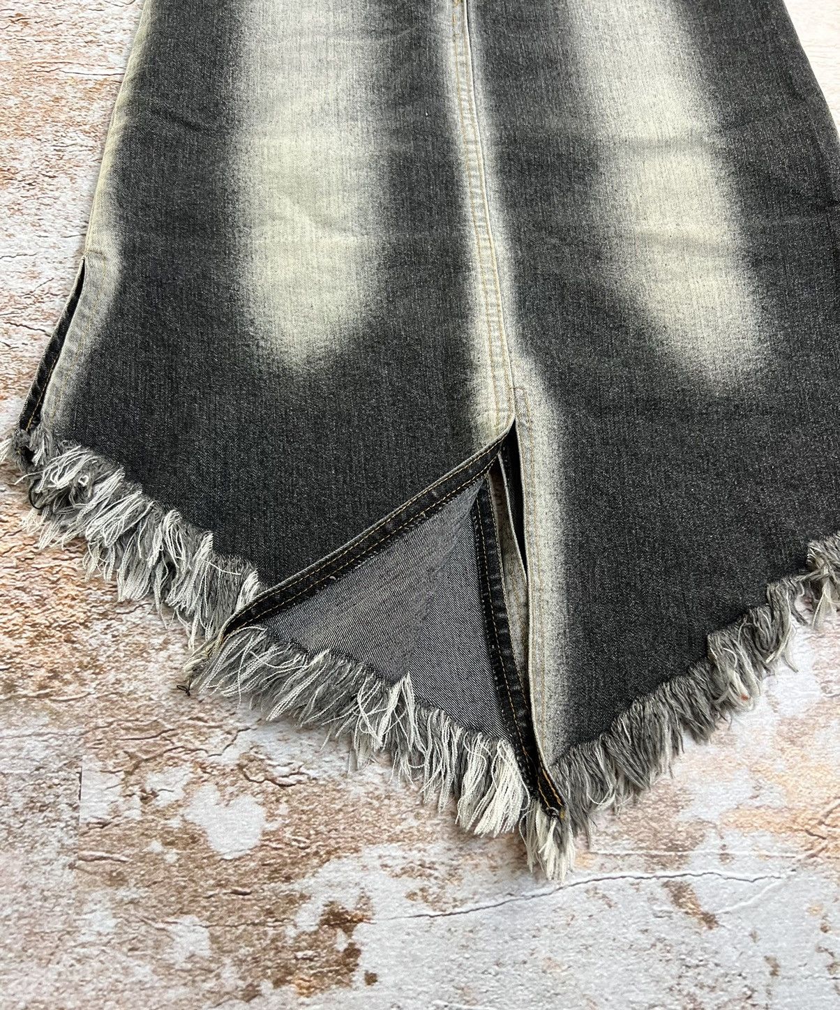 Japanese Brand Vintage Japanese distressed denim washed skirt Size 26" / US 2 / IT 38 - 2 Thumbnail