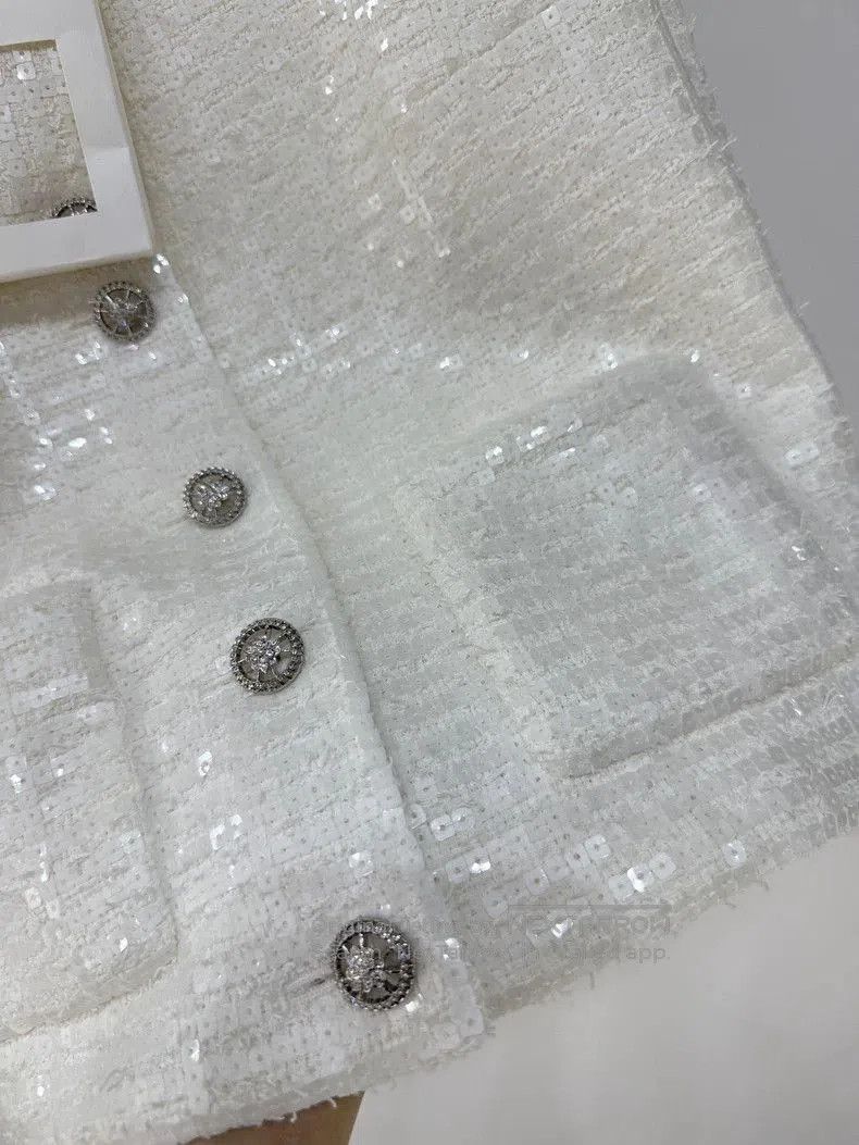 Chanel Chanel 25S White Sequin Vest Coat. Size US S / EU 44-46 / 1 - 3 Thumbnail