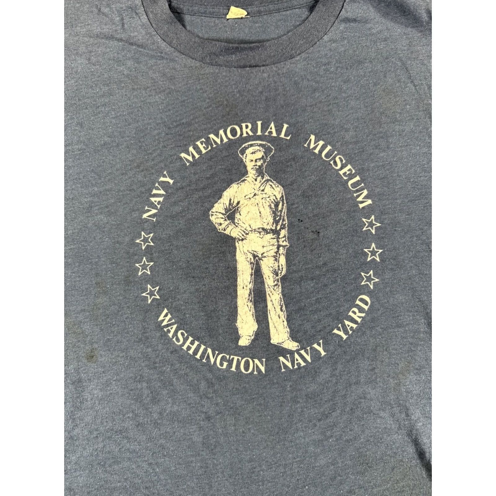 Vintage VINTAGE US Navy Memorial Museum T-Shirt XL Blue 80s Distressed Single Stitch Military/Landgirl Graphic Tee Men XL Blue 80s Vintage Size US XL / EU 56 / 4 - 6 Thumbnail