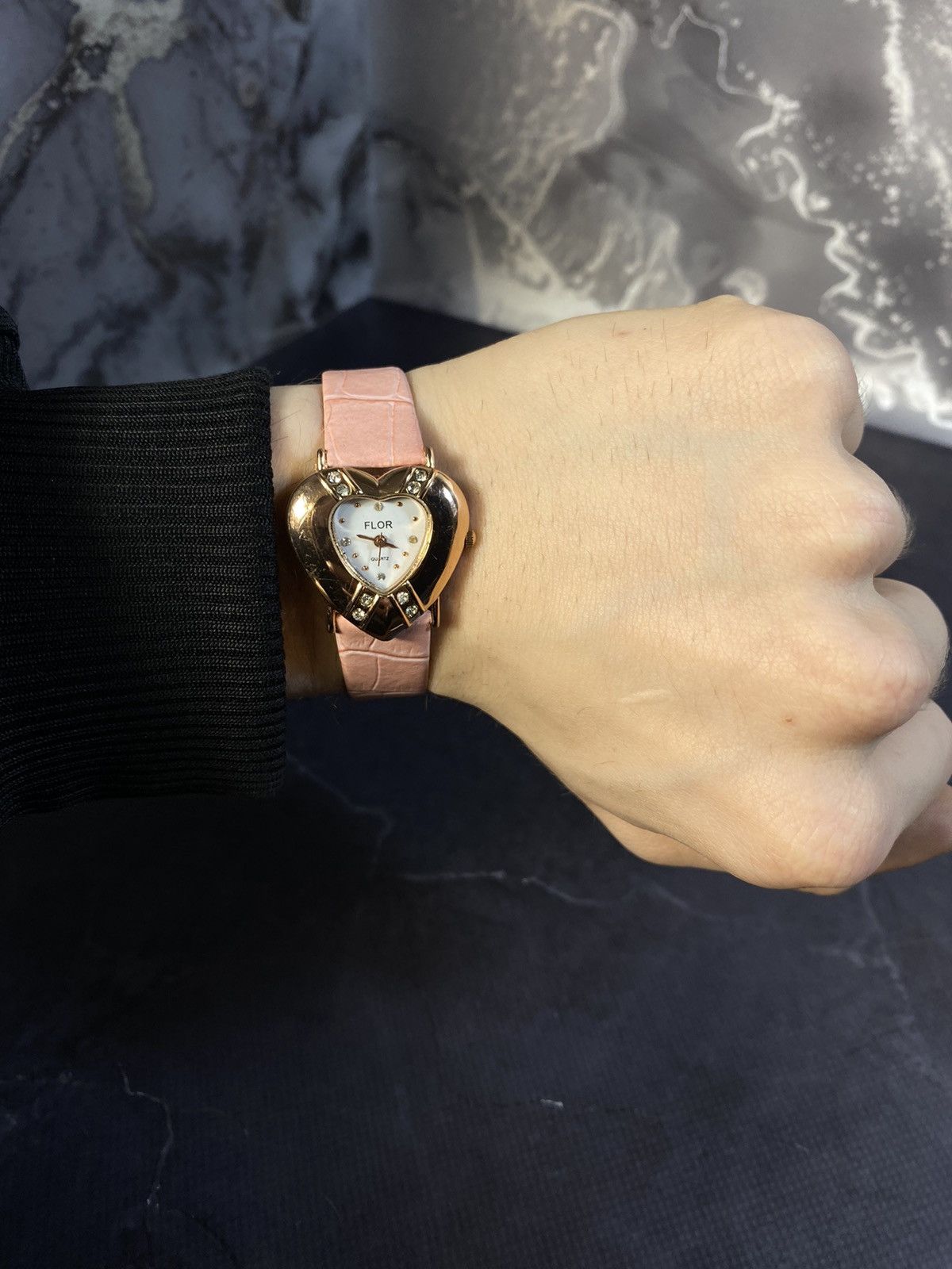 Vintage Heart-Shaped Gold Tone Watch with Pink Strap Japanese Brand Size ONE SIZE - 3 Thumbnail