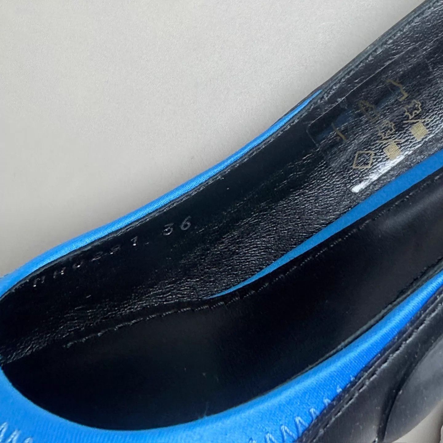 Louis Vuitton LV Black Blue Logo Heels 36 Mint Size US 5.5 / IT 35.5 - 7 Thumbnail