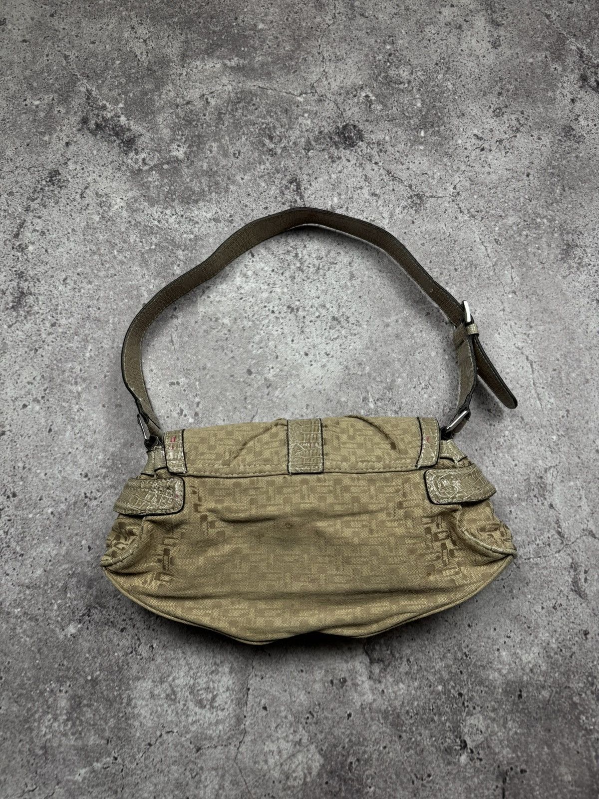 Guess Vintage Guess Monogram Y2K Leather Shoulder/Hand 00’s Bag Size ONE SIZE - 12 Thumbnail