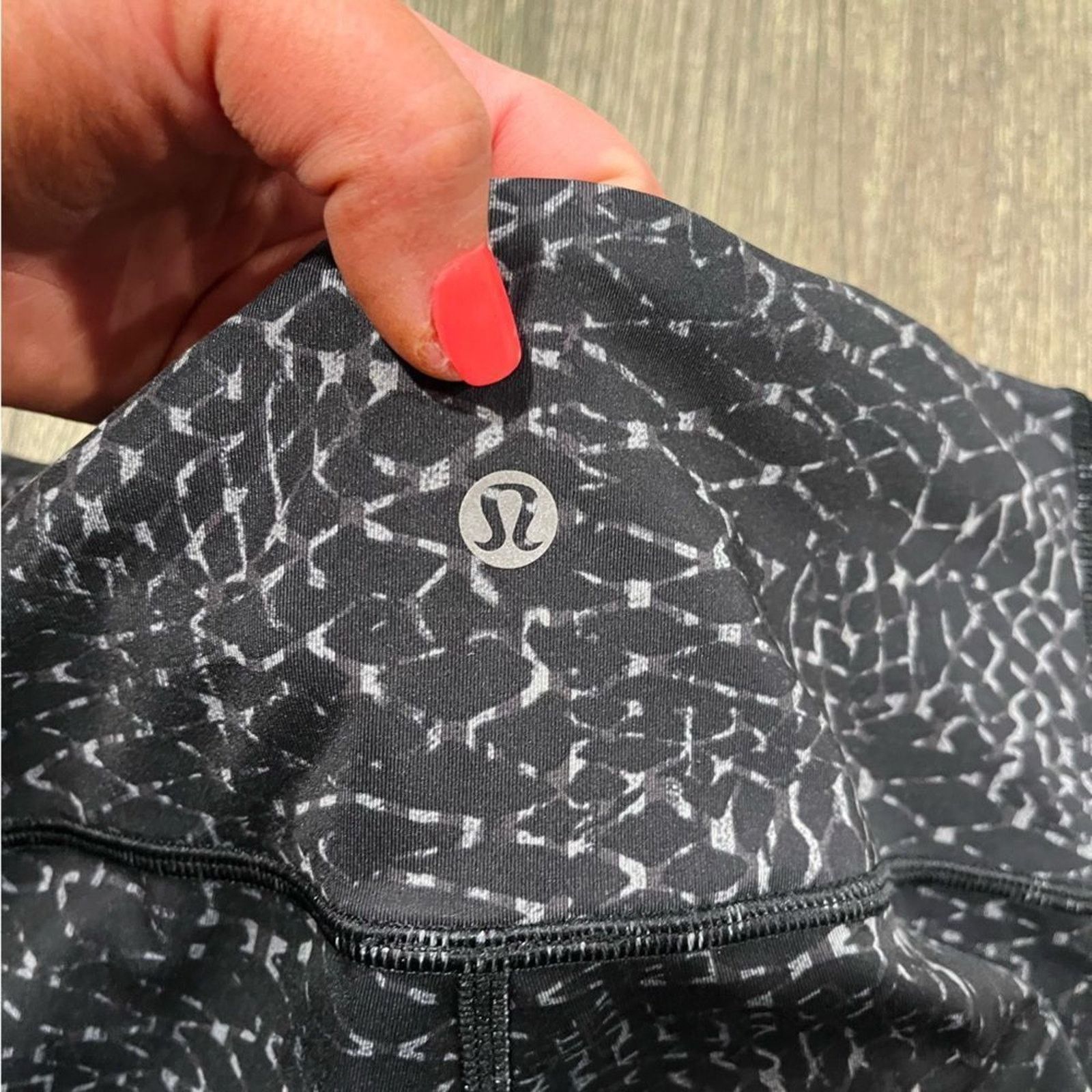 Lululemon Lululemon Var-City Crop Legging Snake Battleship Black Siz 6 Size 28" / US 6 / IT 42 - 6 Thumbnail