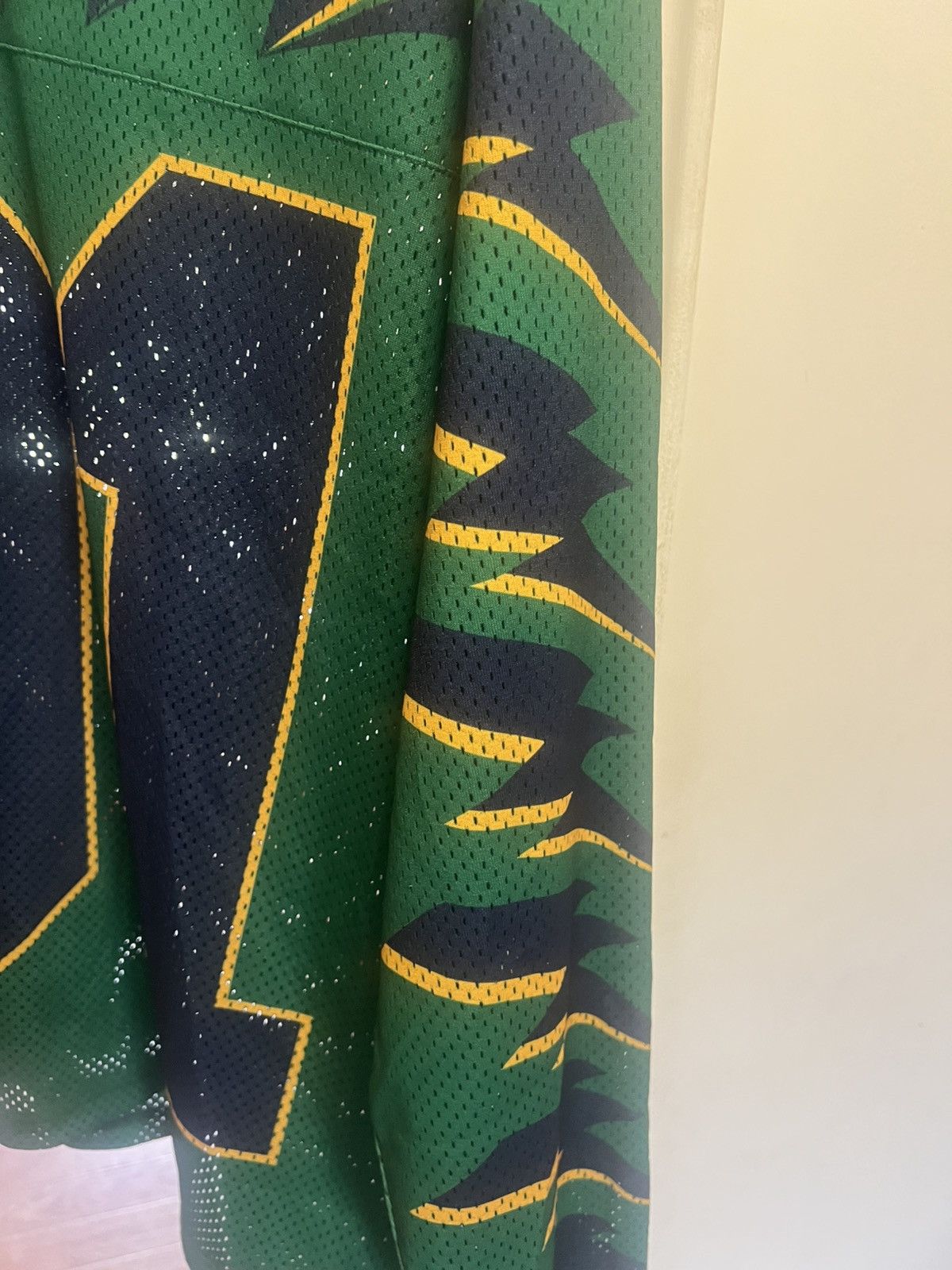 Eric Emanuel Eric Emanuel sport jersey 91 green & yellow large Size US L / EU 52-54 / 3 - 2 Thumbnail