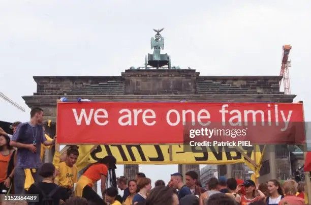 Thunderdome Vintage 1996 Love Parade We Are One Family Techno T-shirt Size XS / US 0-2 / IT 36-38 - 11 Thumbnail
