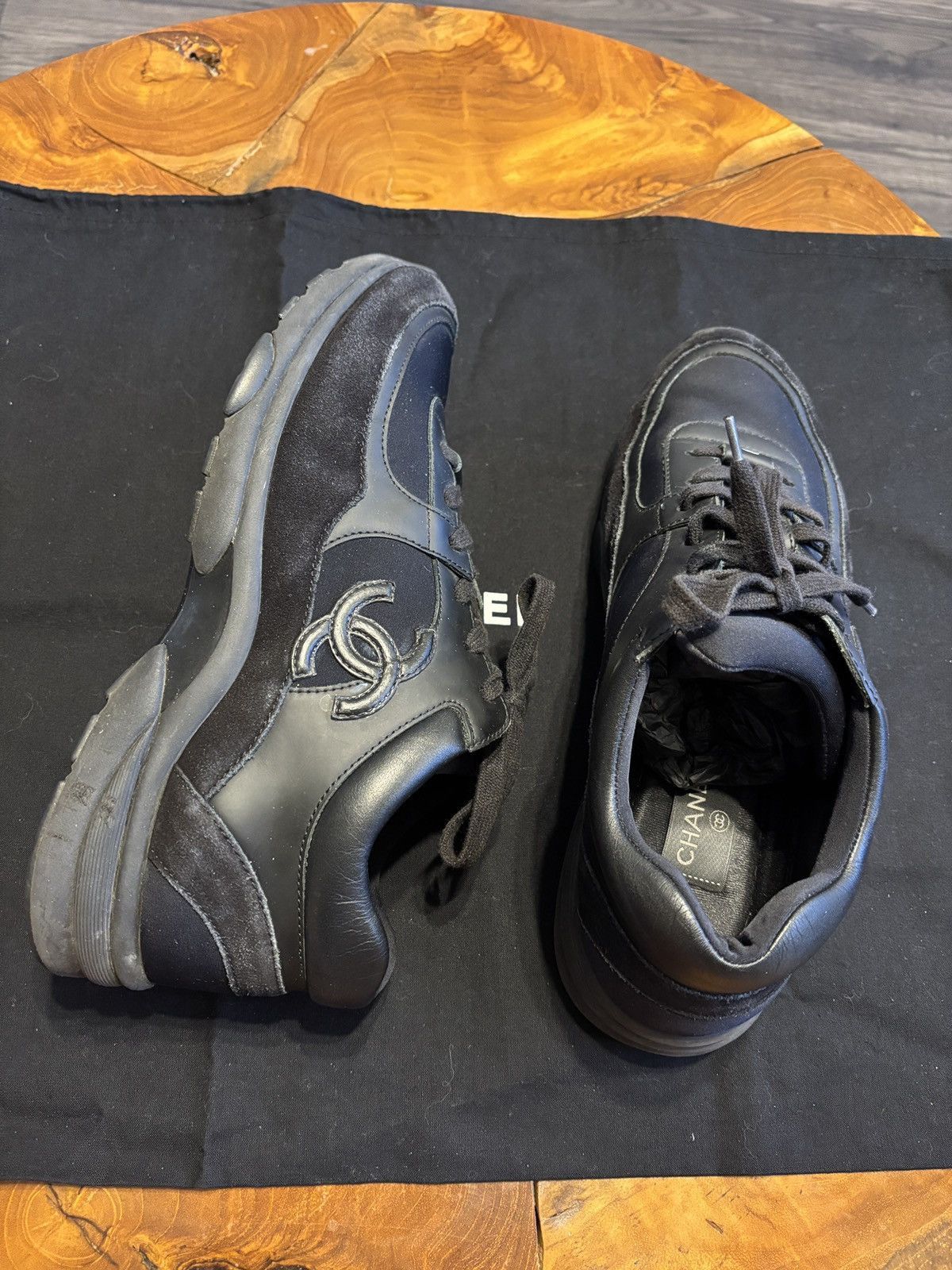 Chanel Chanel CC logo suede leather sneakers Size US 9 / EU 42 - 7 Thumbnail