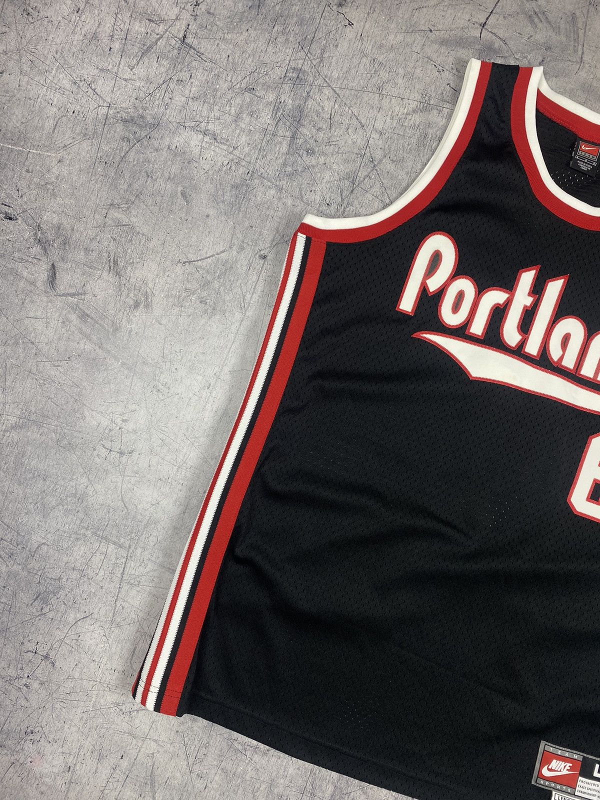 NBA × Nike × Vintage Vintage 90s Nike NBA Portland Bonzi Wells #6 Soccer Jersey Size US L / EU 52-54 / 3 - 4 Thumbnail