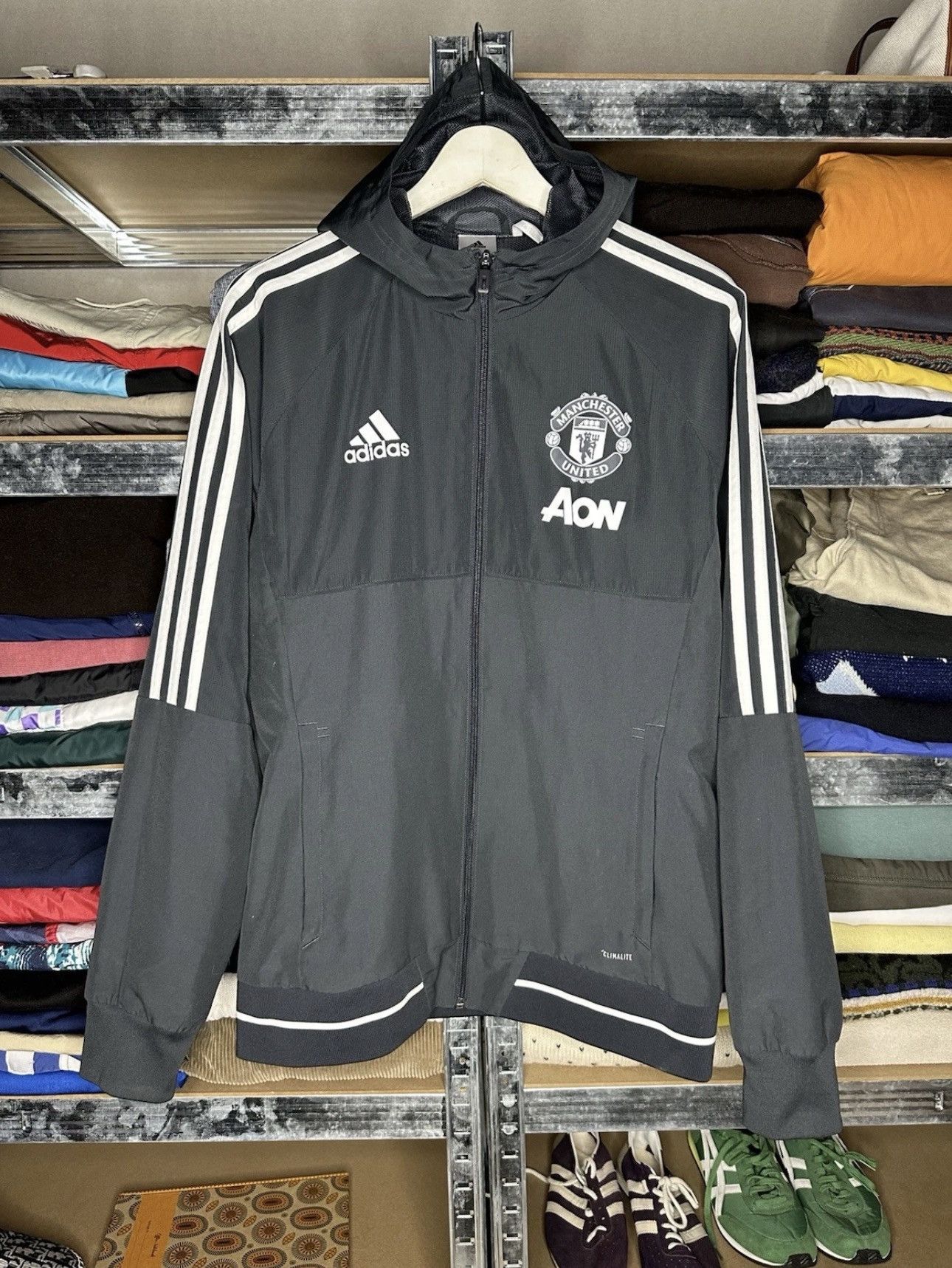 Adidas MANCHESTER UNITED 2017/2018 FOOTBALL HOODED JACKET ADIDAS M Size US M / EU 48-50 / 2 - 1 Thumbnail