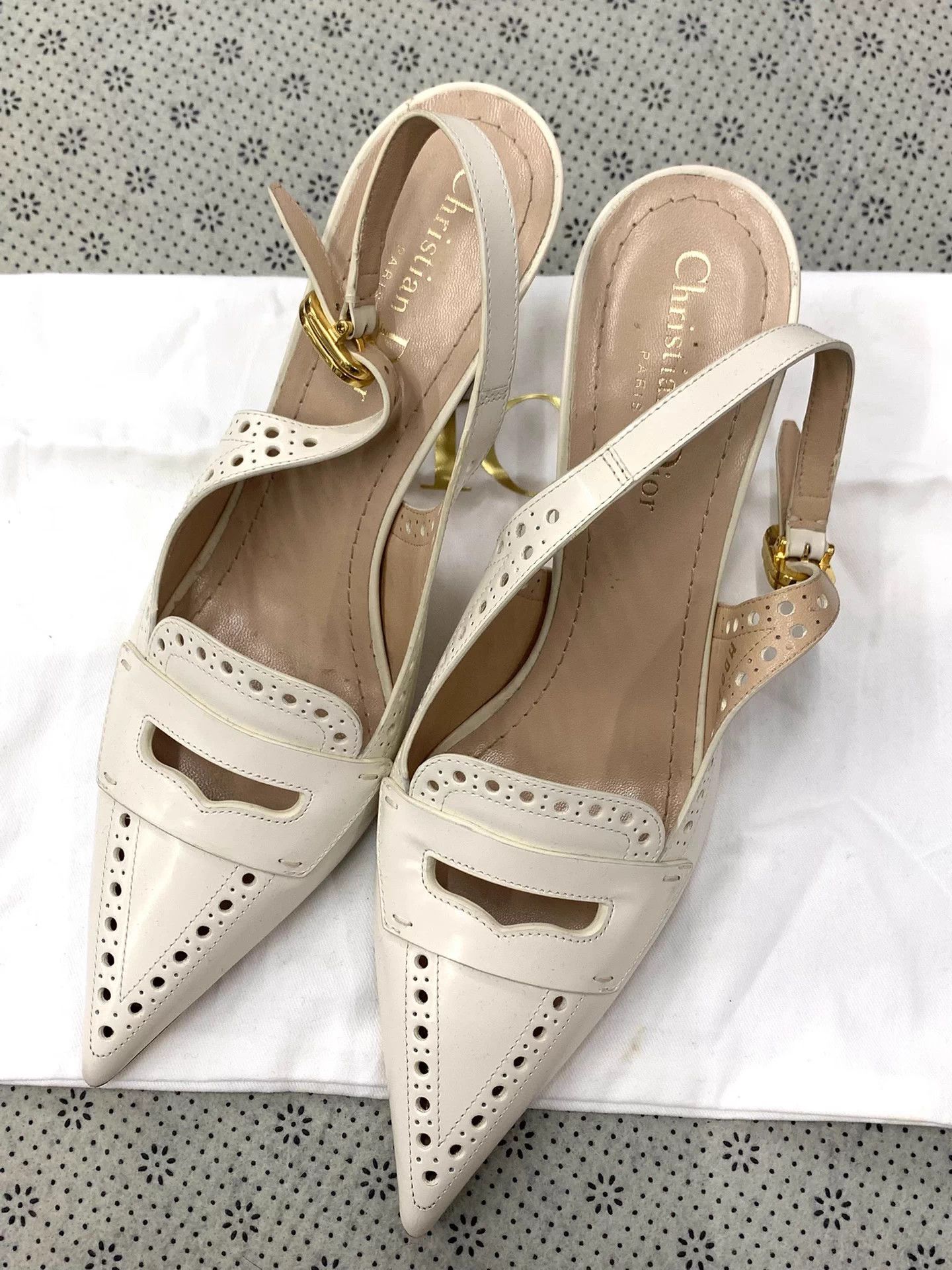 Dior Dior white cutout pointed toe heels EU 38 Size US 7 / IT 37 - 1 Thumbnail