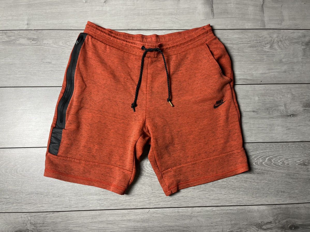 Nike Nike tech fleece shorts size Large Size US 34 / EU 50 - 1 Thumbnail