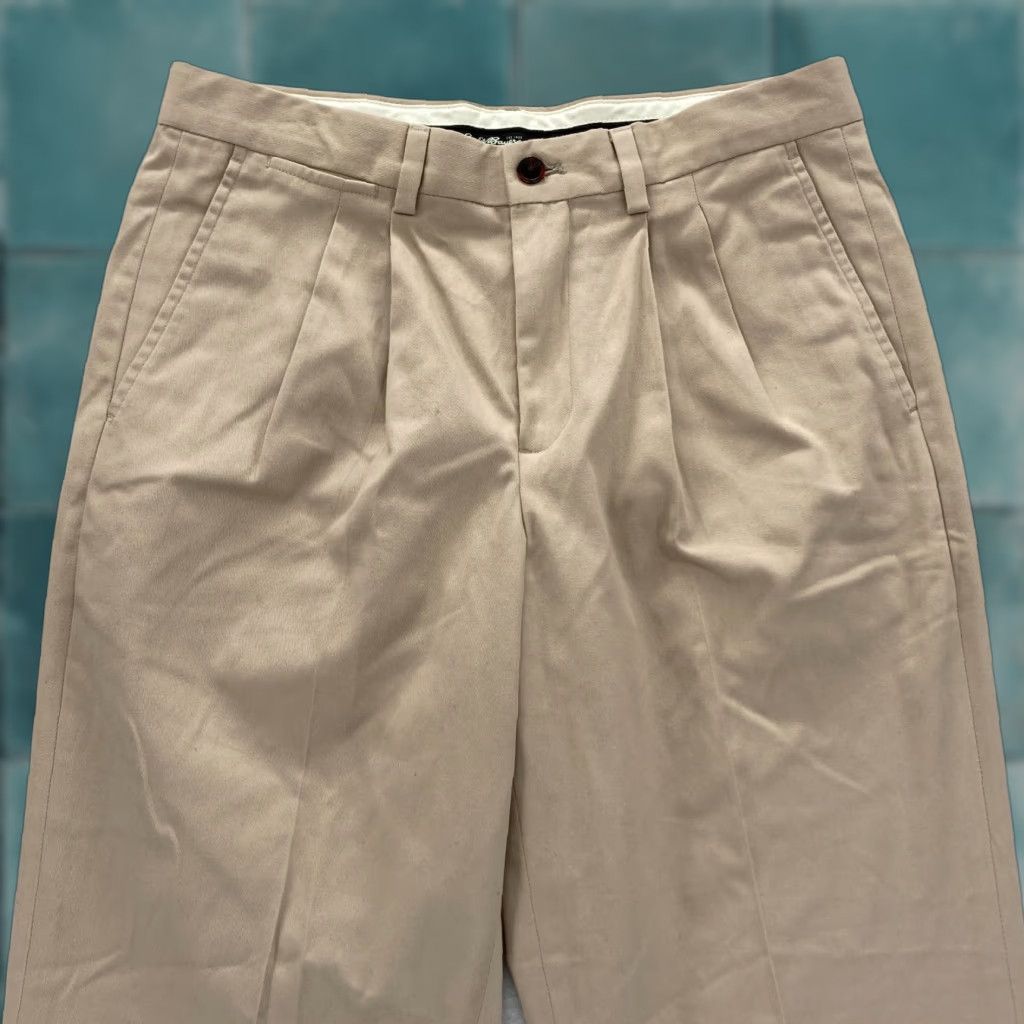 Eddie Bauer Eddie Bauer Pants Mens 32x30 Beige Relaxed Fit Straight Leg Pleated Wrinkle Free Size US 32 / EU 48 - 1 Thumbnail