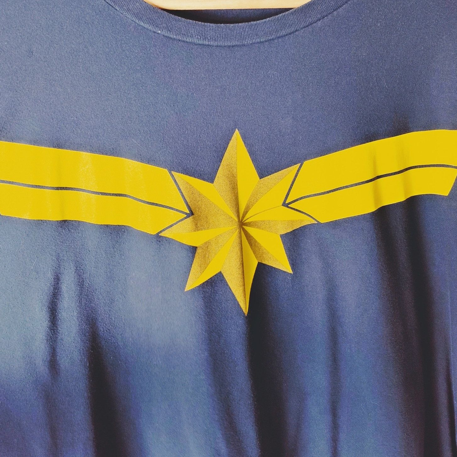 Disney Disney Captain Marvel Logo Tee Navy 2XL & Keychain Size US XXL / EU 58 / 5 - 2 Thumbnail