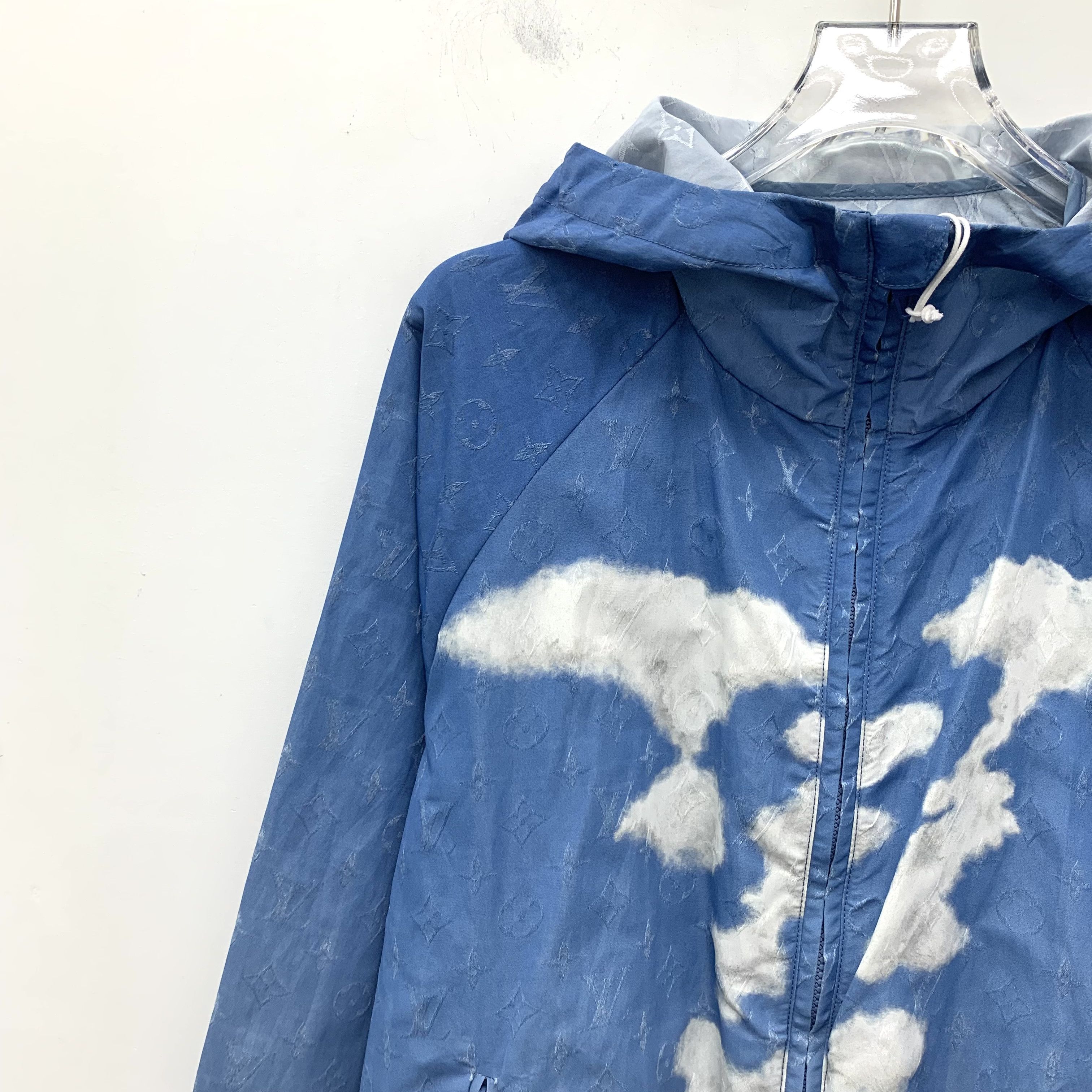 Louis Vuitton Louis Vuitton Cloud Logo Hoodie Jacket Blue (44) Size US S / EU 44-46 / 1 - 3 Thumbnail