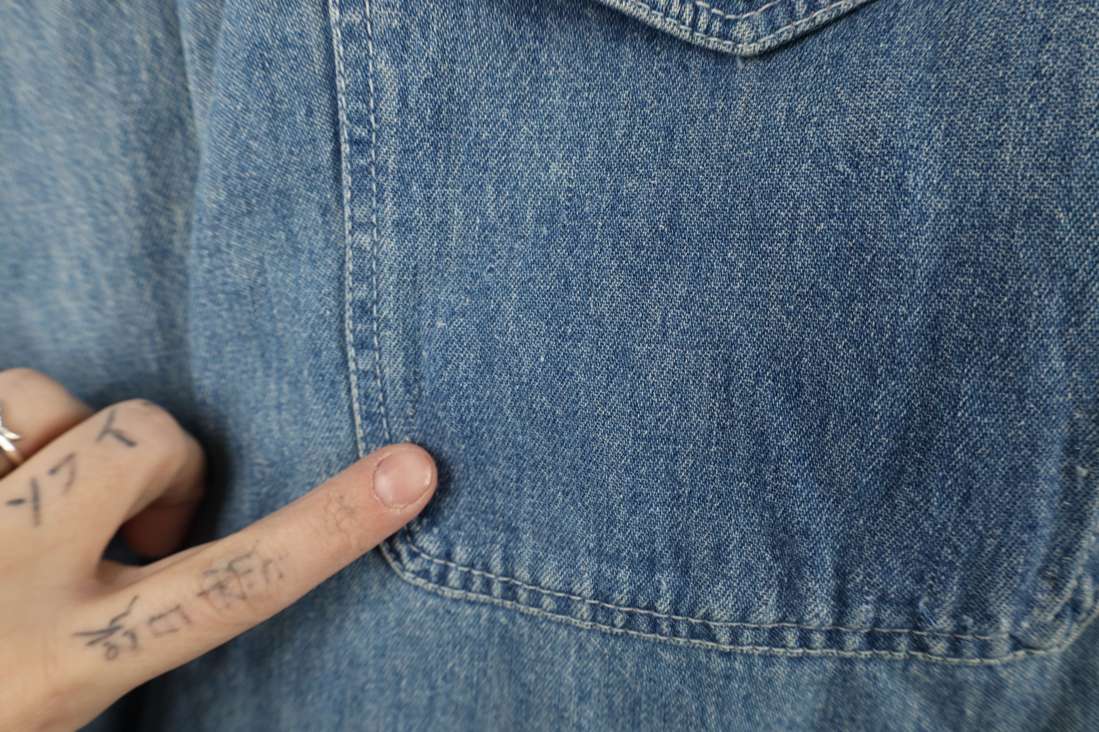 Gap × Vintage Vintage 90s Gap Denim Jean Button Down Shirt Blue Cotton Size US L / EU 52-54 / 3 - 7 Thumbnail