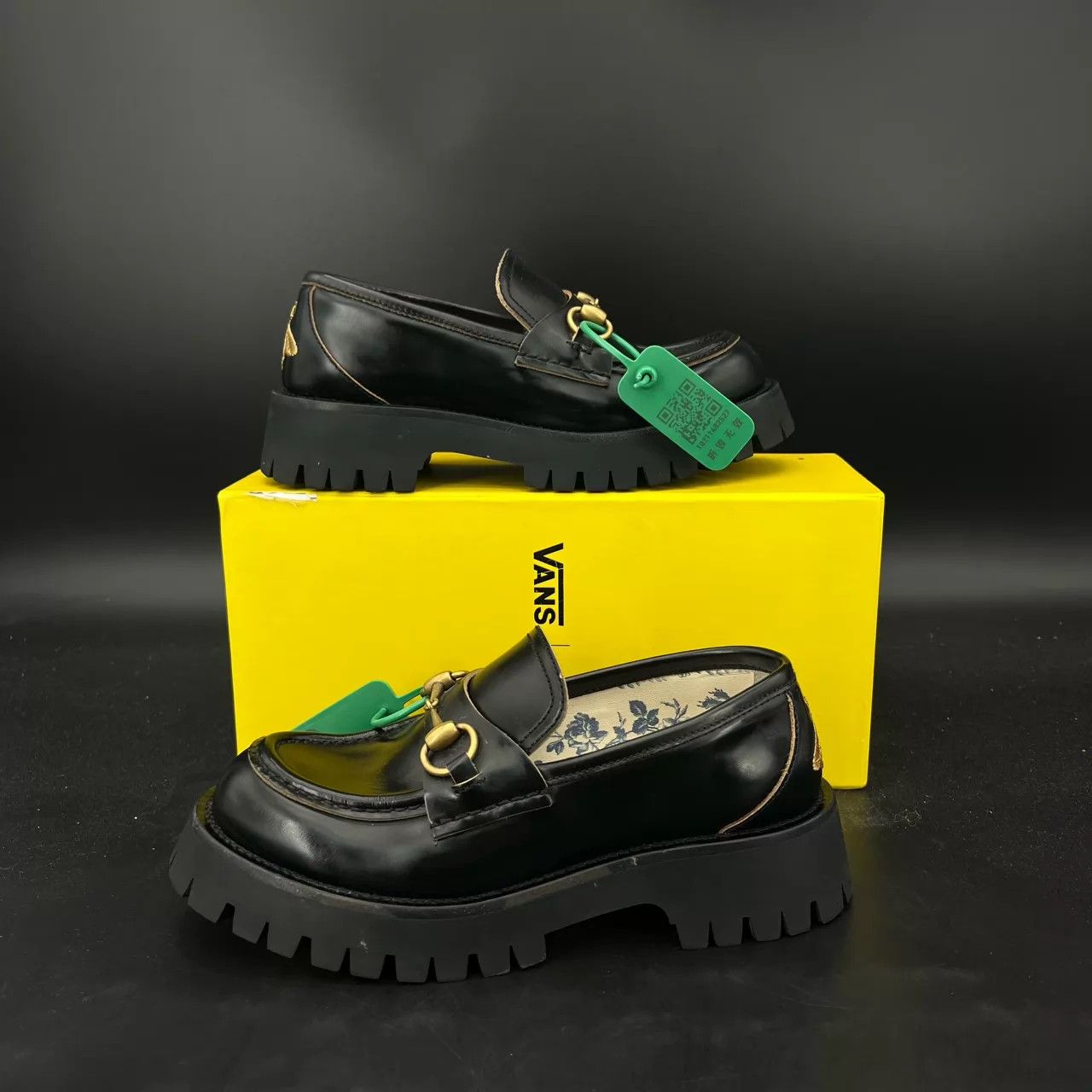 Gucci Gucci Bee Embroidered Loafer 37.5 2-3 wears near new Size US 7 / IT 37 - 3 Thumbnail