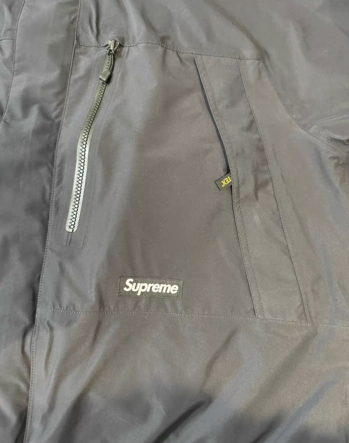 Supreme Supreme FW24 Week8 GORE-TEX Taped Seam Shell Jacket J34 Size US L / EU 52-54 / 3 - 2 Thumbnail
