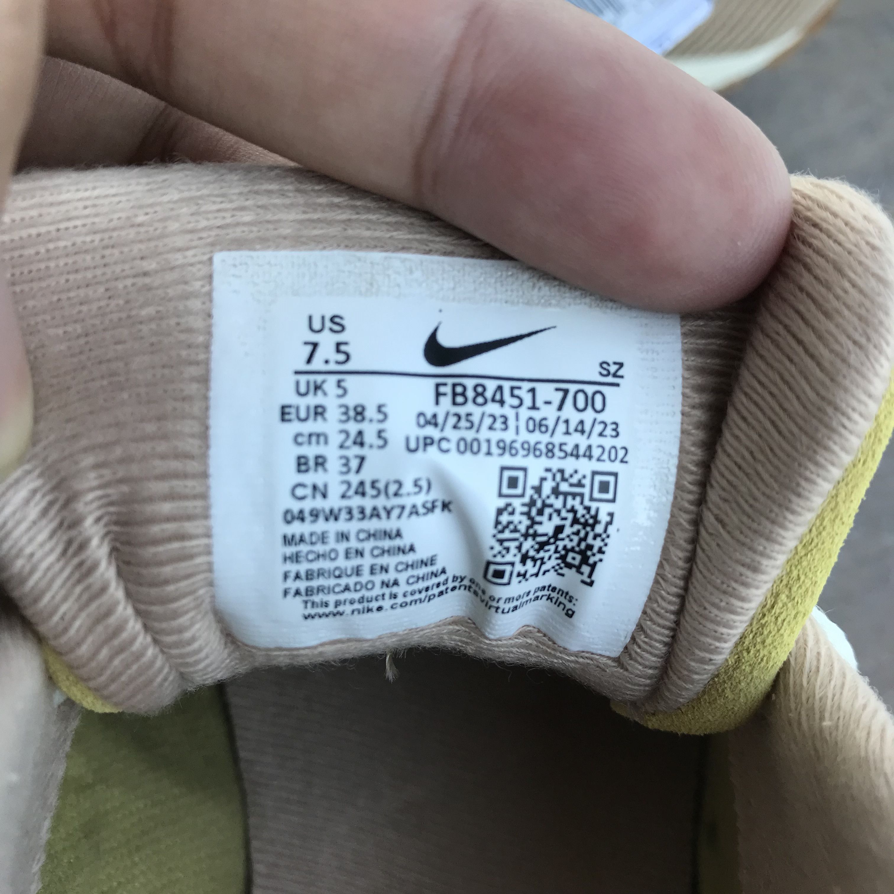 Nike Nike Air Max 1 SE Buff Gold Corduroy Bnwt Brand new size 38 Size US 5.5 / EU 38 - 12 Thumbnail