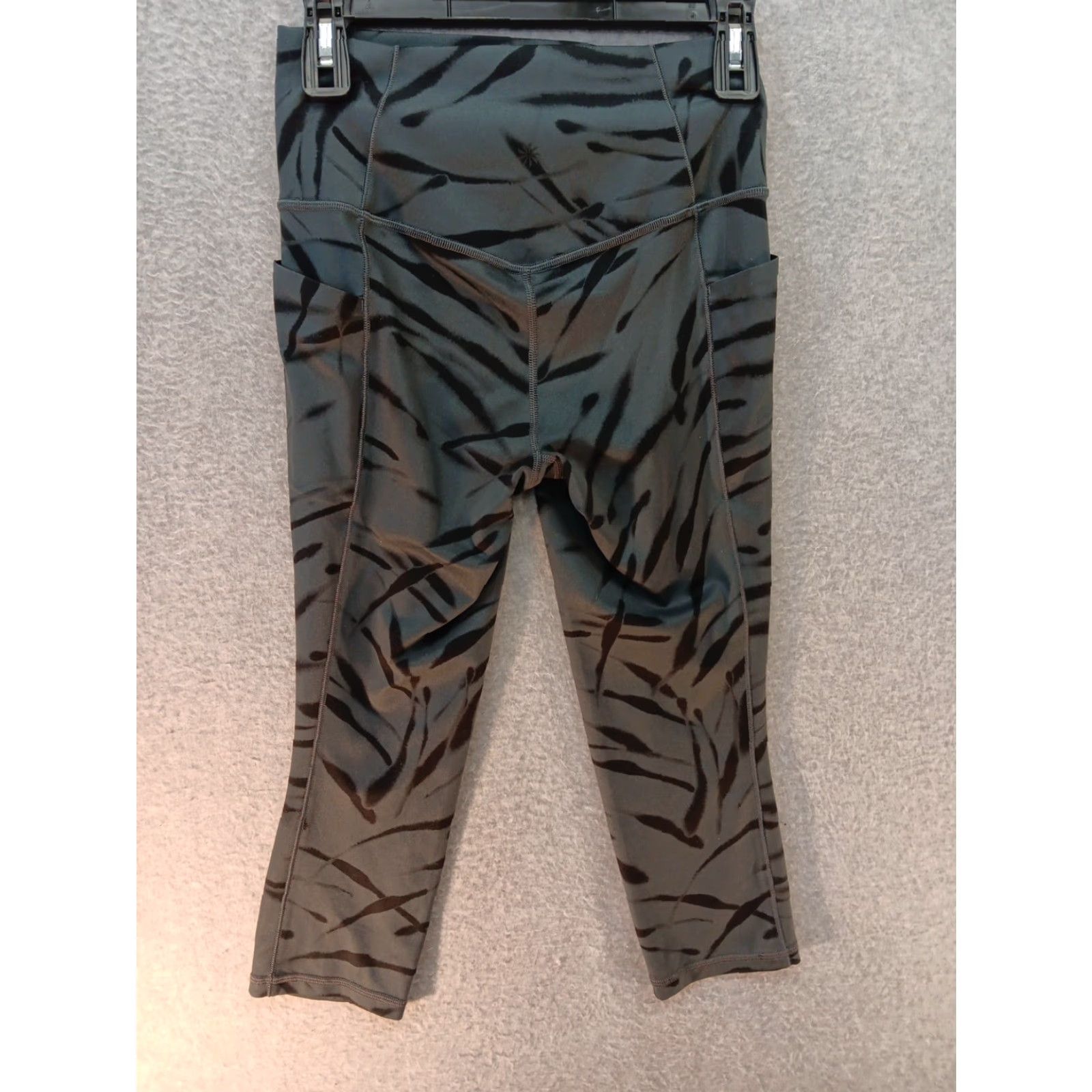Athleta ATHLETA Women's Small Leggings Salutation Stash Pocket II Capri Crop Capri Crop Size 28" / US 6 / IT 42 - 7 Thumbnail