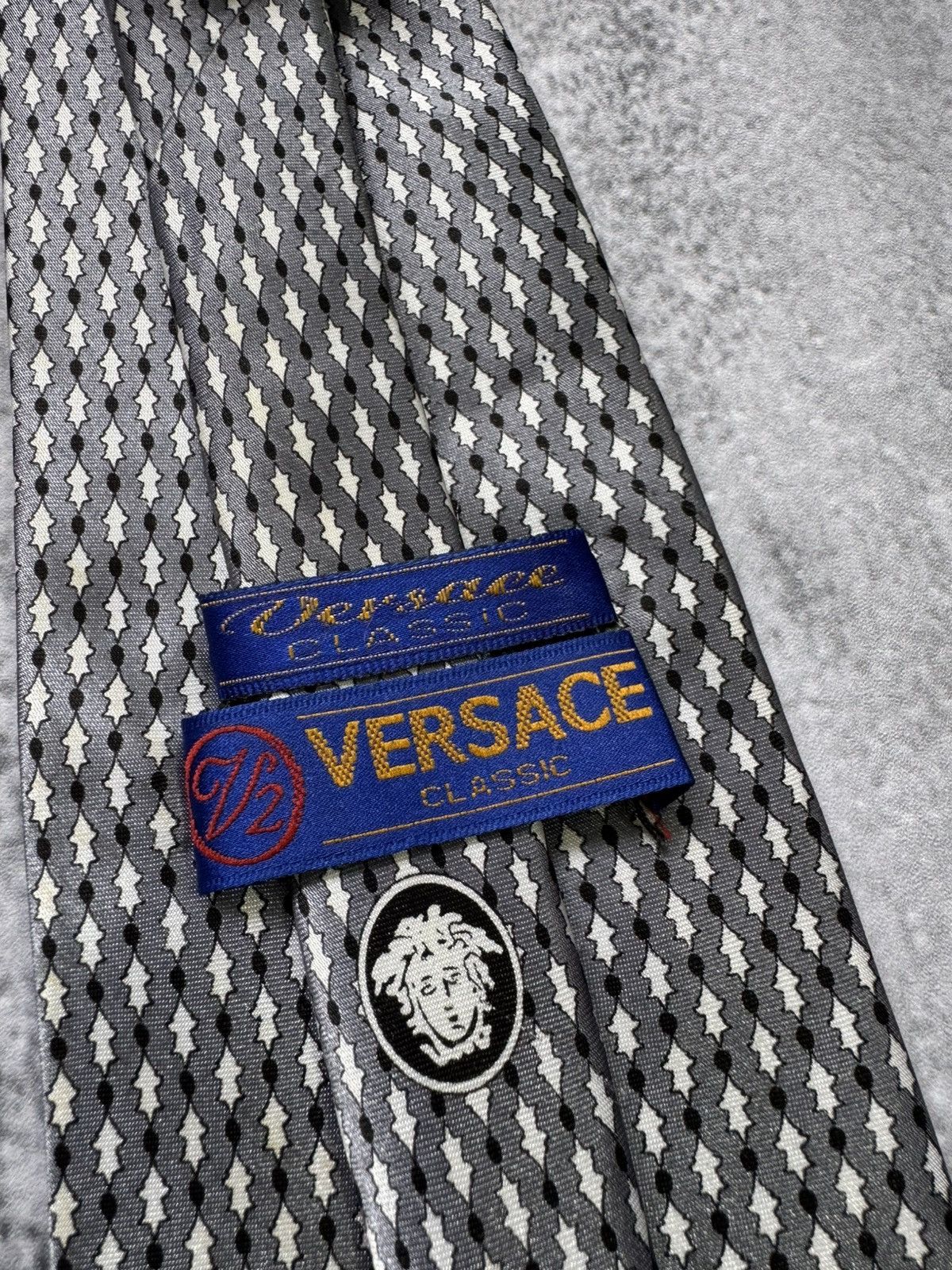 Versace × Versace Jeans Couture × Vintage Vintage Versace Classic V2 Silk Tie Size ONE SIZE - 2 Thumbnail