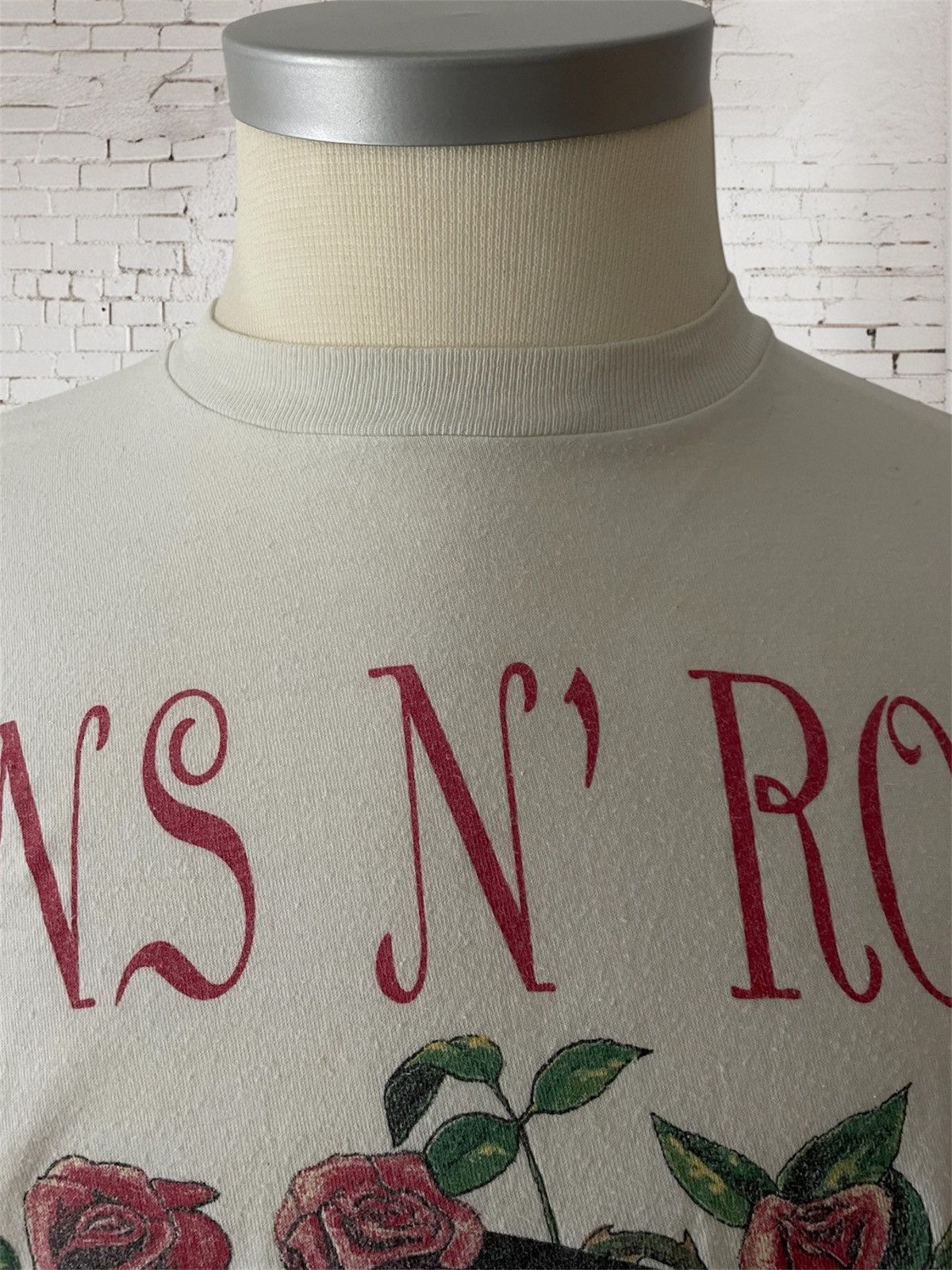 Vintage Vintage Guns N’ Roses 1993 Skin ‘N Bones World Tour T-Shirt Size US XL / EU 56 / 4 - 3 Thumbnail