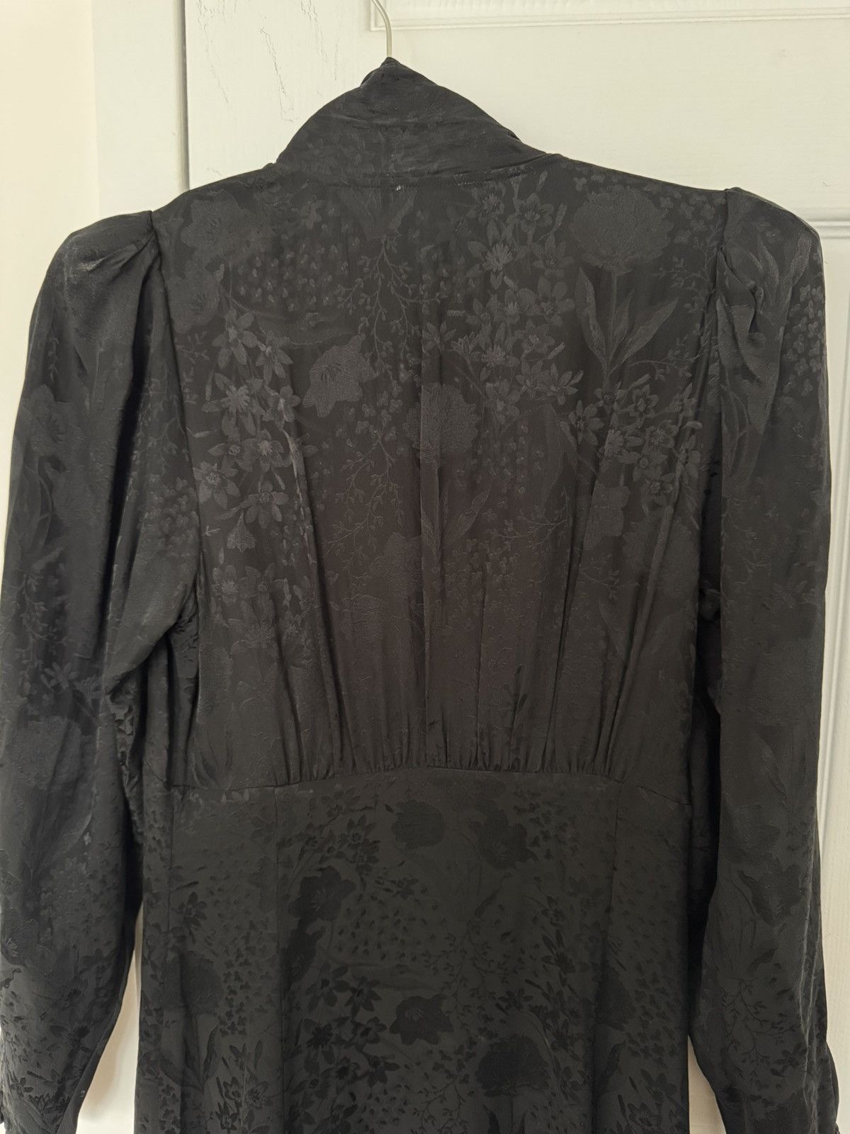Aritzia aritzia long sleeve padded shoulder silk dress US4 Size S / US 4 / IT 40 - 6 Thumbnail