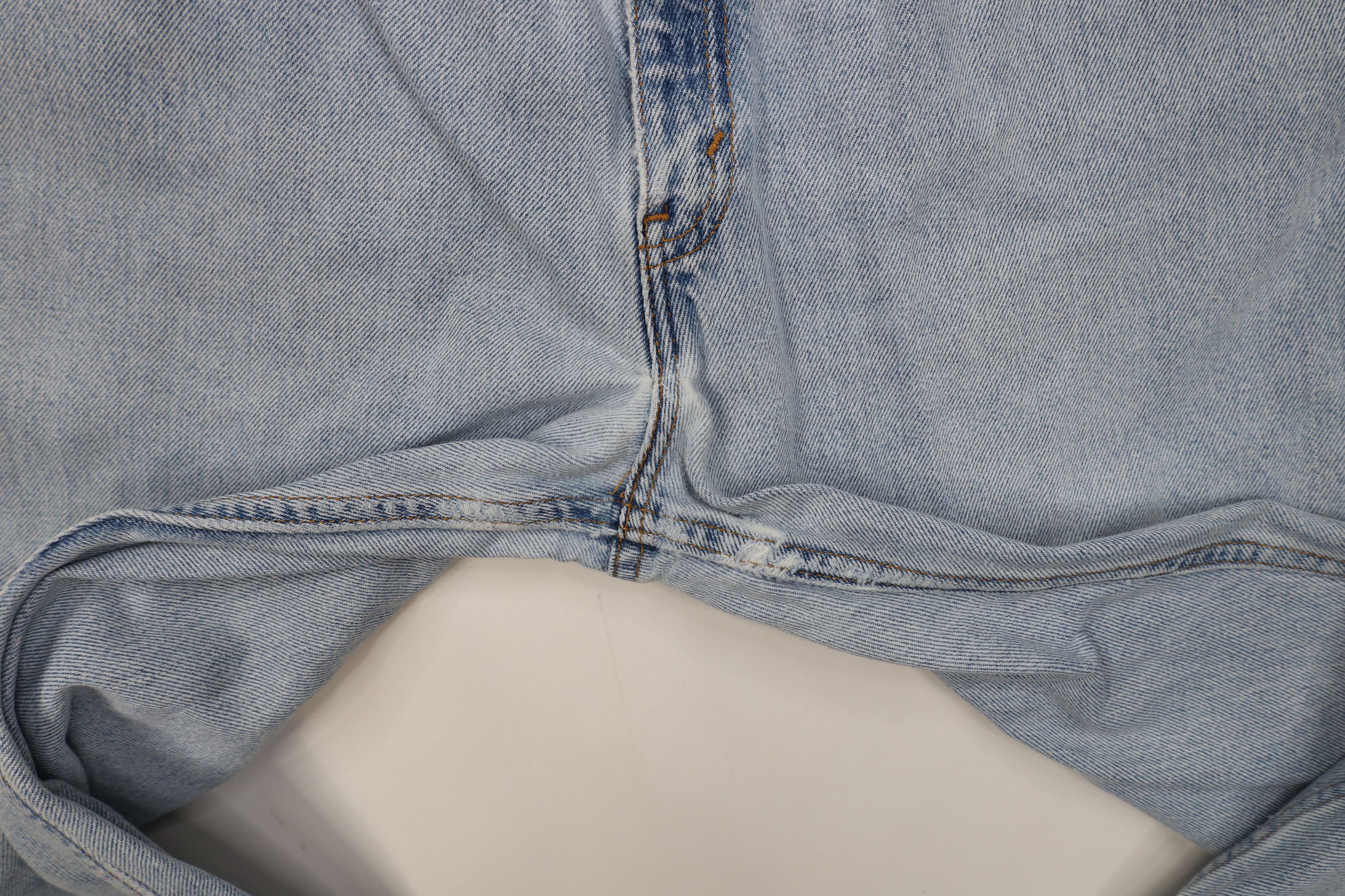 Levi's Vintage 90s Levis 560 Thrashed Loose Fit Straight Leg Jeans Size 34" / US 12 / IT 48 - 7 Thumbnail