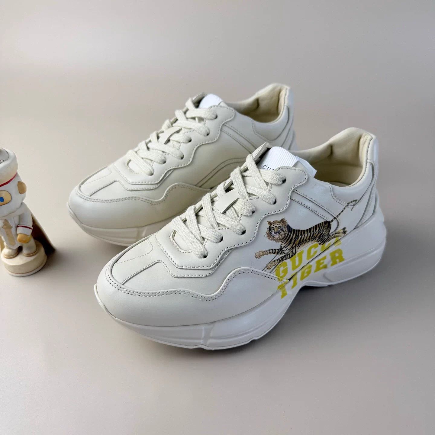 Gucci Gucci Tiger Letter Print Dad Shoe Women's 35.5 Size US 4.5 / IT 34.5 - 1 Thumbnail