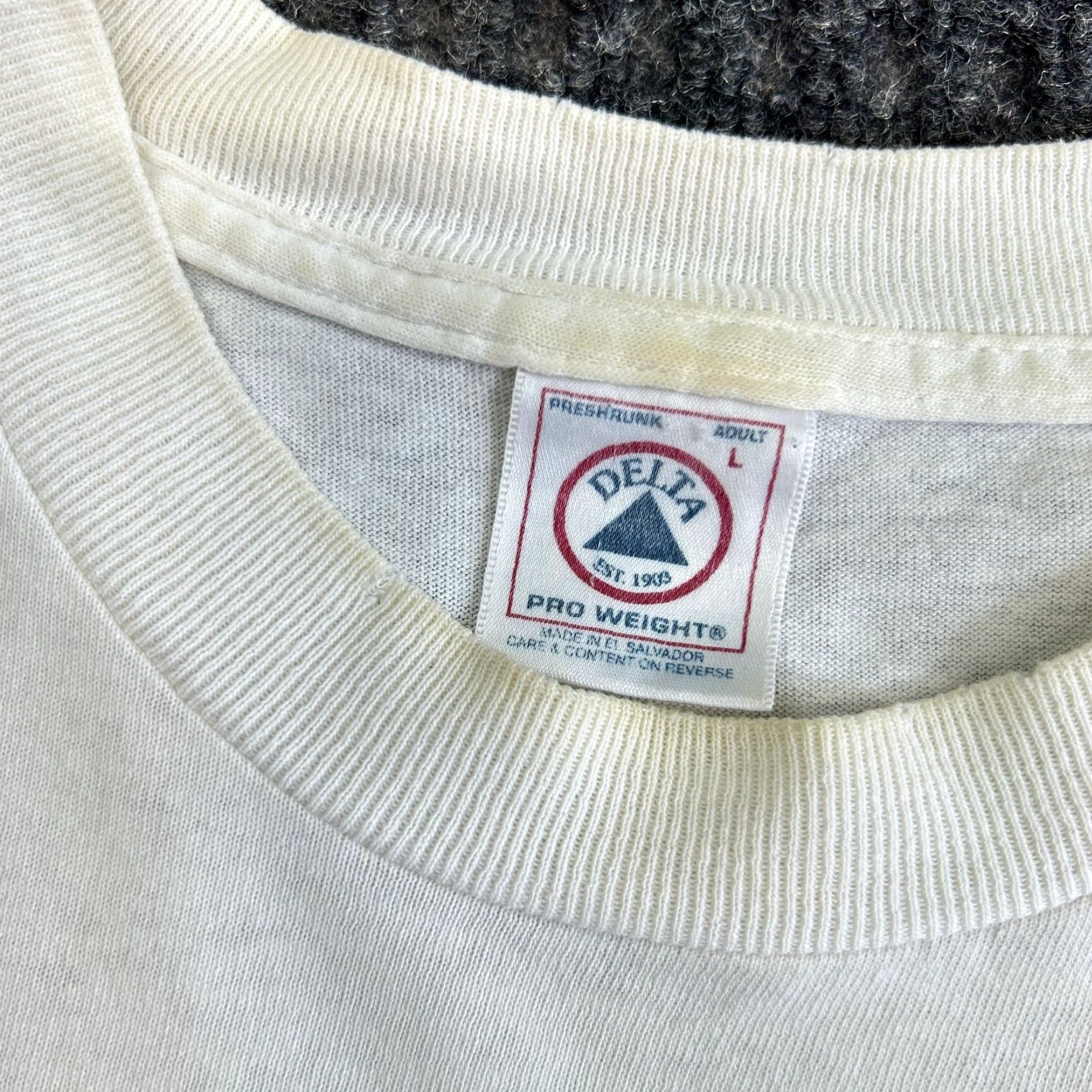 Delta VINTAGE Delta Shirt Unisex Adults L White 90s Skydiving Graphic Print Logo 1990s T-Shirt Mens/Womens Size US L / EU 52-54 / 3 - 4 Thumbnail