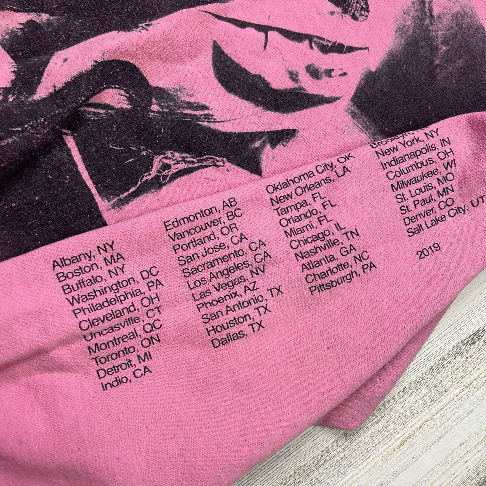 Band Tees Ariana Grande Sweetener Tour Crewneck Sweater Thank U Next Size US M / EU 48-50 / 2 - 3 Thumbnail