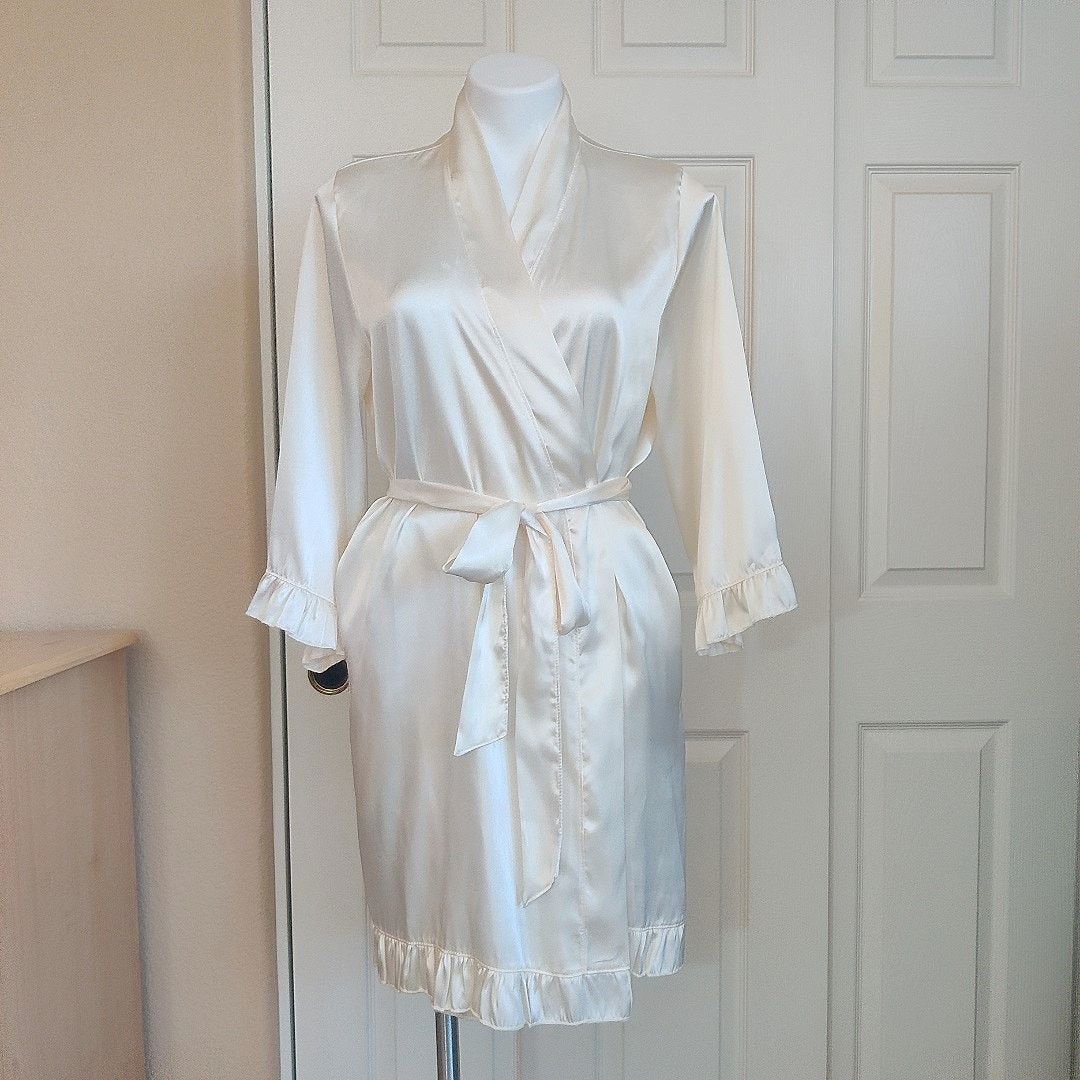 Vintage Vintage Flounce Sleeve Ruffle Hem Belted Satin Robe sz M Size ONE SIZE - 1 Thumbnail