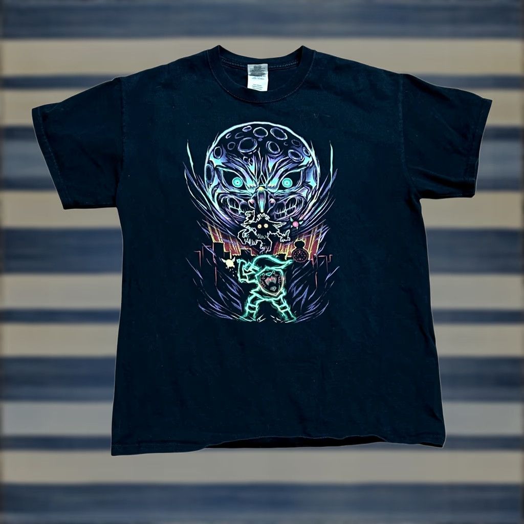 Gildan VINTAGE Zelda Nintendo Majora’s Mask T Shirt Black Graphic Tee Men’s Medium T-Shirt Graphic Print Video Games Retro Nintendo Link Size US M / EU 48-50 / 2 - 1 Thumbnail