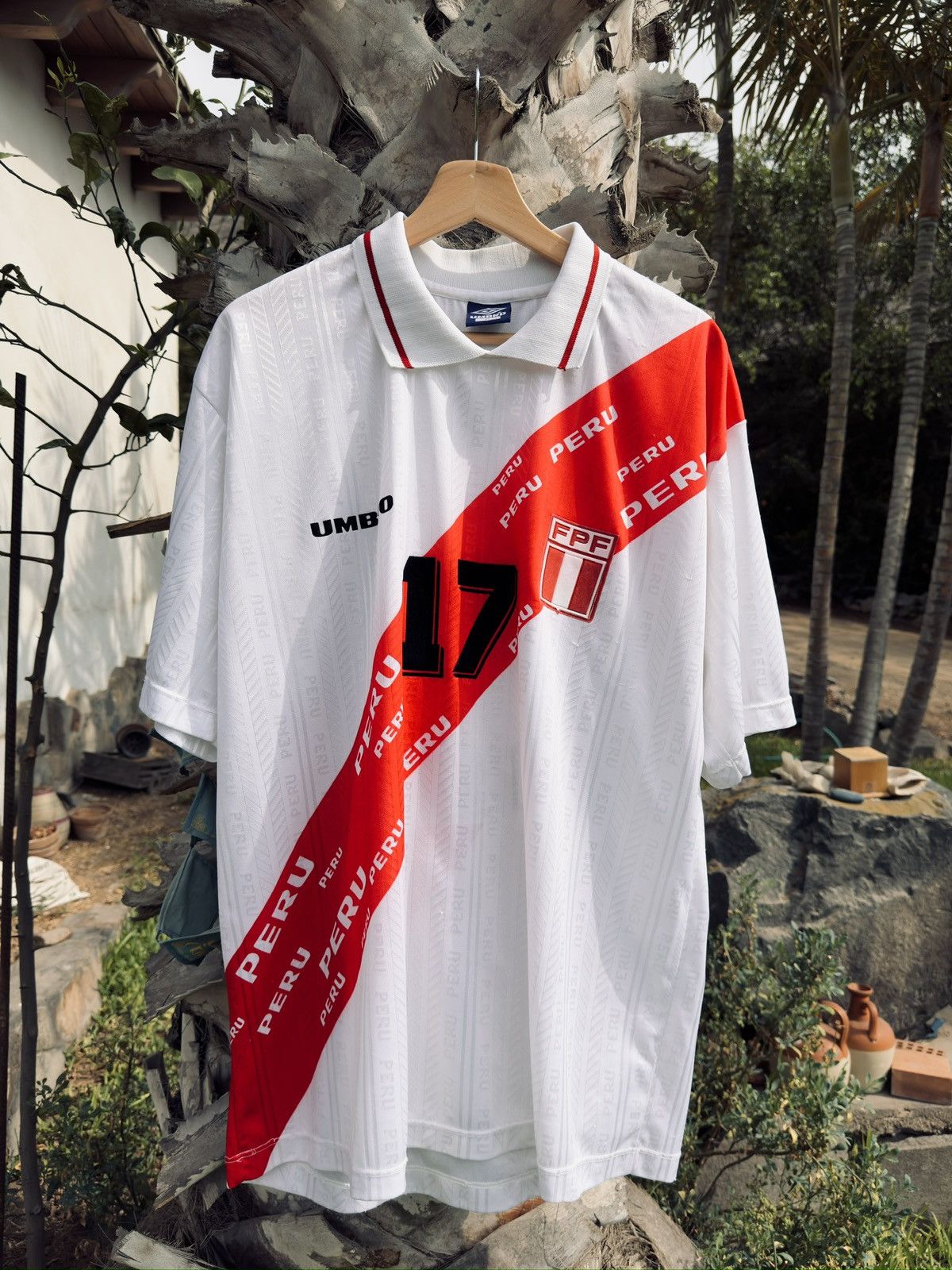 Umbro Vintage 1996/97 Peru Home Shirt Size US XL / EU 56 / 4 - 1 Thumbnail