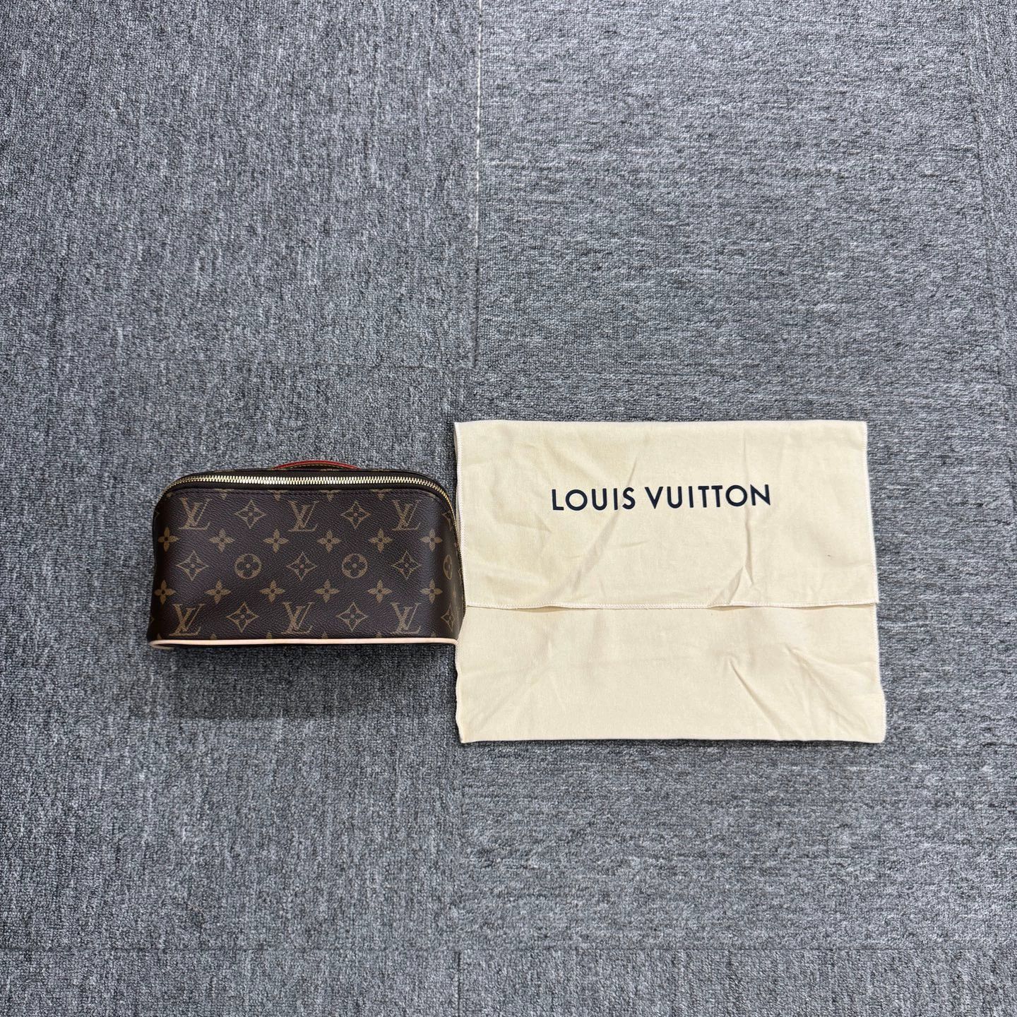 Louis Vuitton LV brown monogram makeup pouch 23x13x13cm 99 new Size ONE SIZE - 1 Thumbnail