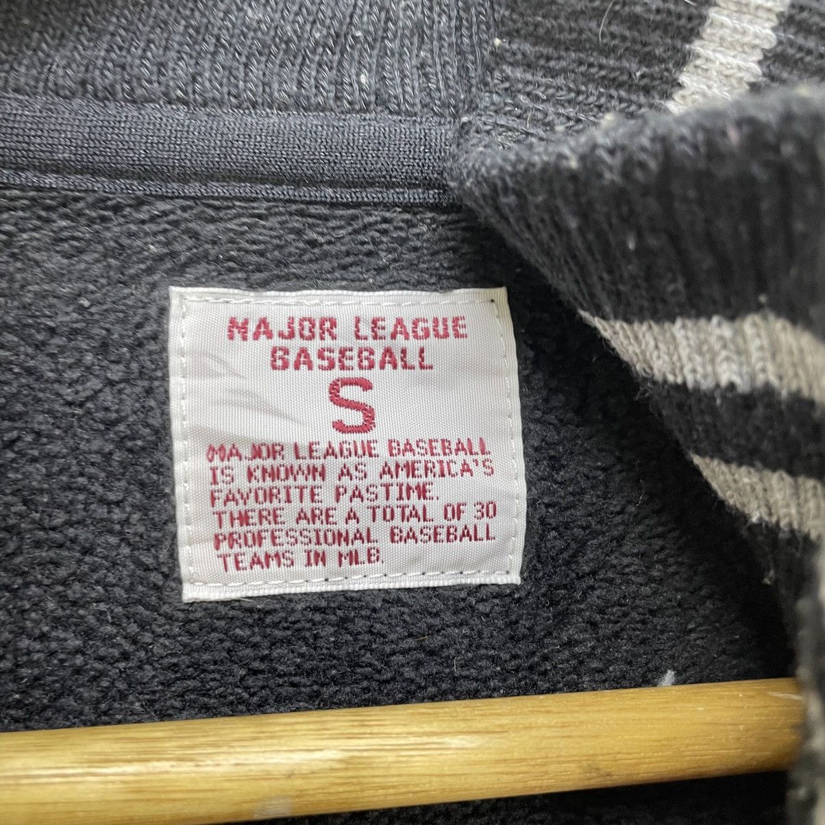 MLB 💥Major League Baseball Pirates Fleece Half Zipper Pull Over Size US S / EU 44-46 / 1 - 4 Thumbnail