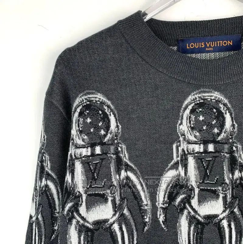 Louis Vuitton Louis Vuitton Gray Silk Knitted Sweater for Men . Size US S / EU 44-46 / 1 - 3 Thumbnail