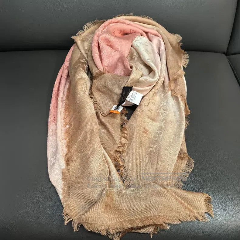 Louis Vuitton Louis Vuitton Gradient cashmere scarf Size ONE SIZE - 3 Thumbnail