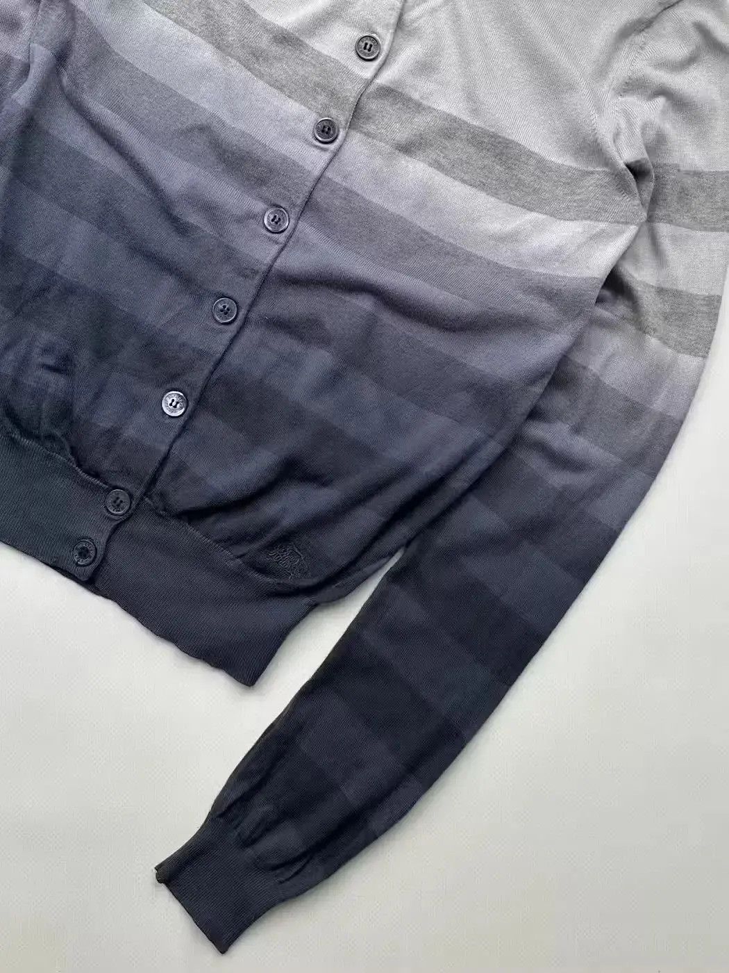 Burberry Burberry Vintage Button Cardigan (267) Size XS / US 0-2 / IT 36-38 - 4 Thumbnail