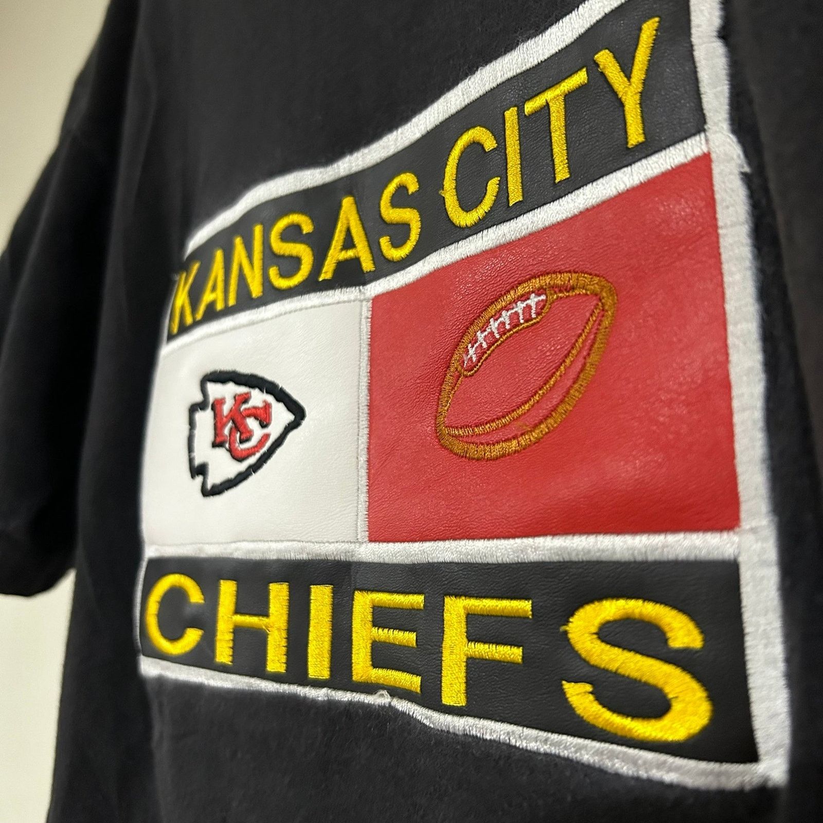 Adidas Vintage Adidas Kansas City Chiefs Leather Logo Tee Shirt Size US L / EU 52-54 / 3 - 3 Thumbnail