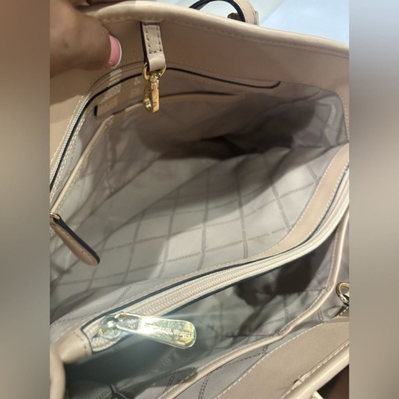 Michael Kors MICHAEL KORS Monogram Medium Jet Set Zip Top Tote Authentic Size ONE SIZE - 9 Thumbnail