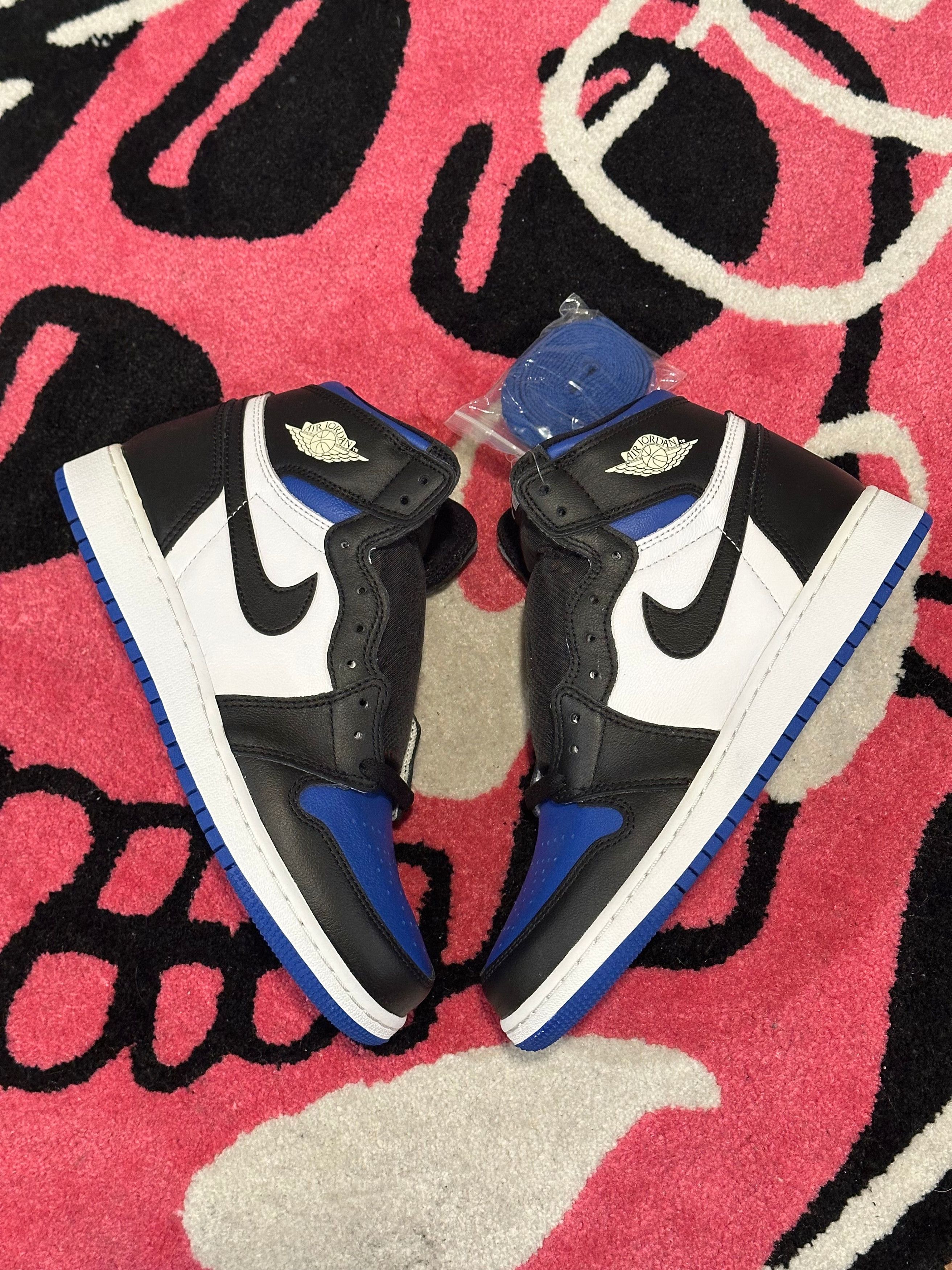 Jordan Brand × Nike Jordan 1 Retro High Royal Toe 6 (GS) Size US 6 / EU 39 - 3 Thumbnail