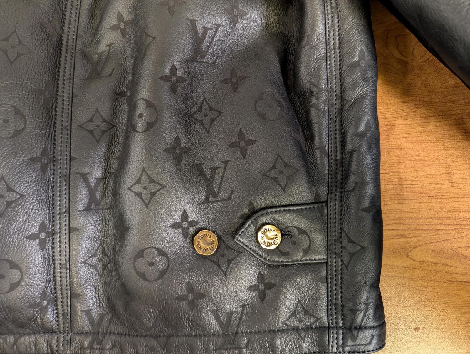 Louis Vuitton Louis Vuitton Shearling Embossed Monogram Jacket in Black Size US L / EU 52-54 / 3 - 6 Thumbnail