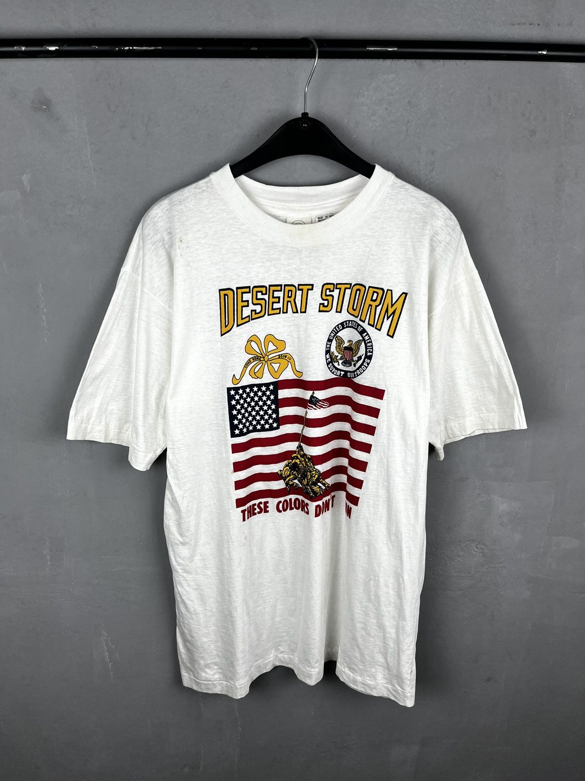 Vintage Vintage 90s USA 'Operation Desert Storm' White Tee Size US L / EU 52-54 / 3 - 1 Thumbnail