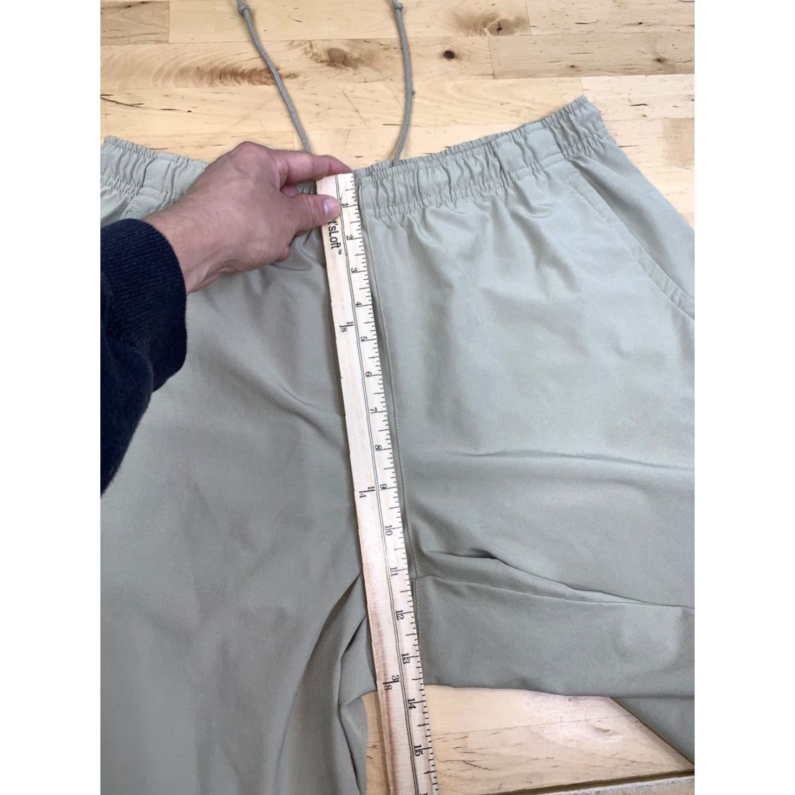 Nike **Nike Mens M Beige Gym Shorts Drawstring Activewear Training** User: **Nike Mens M Beige Drawstring Gym Shorts Activewear Training** Size US 31 - 6 Thumbnail