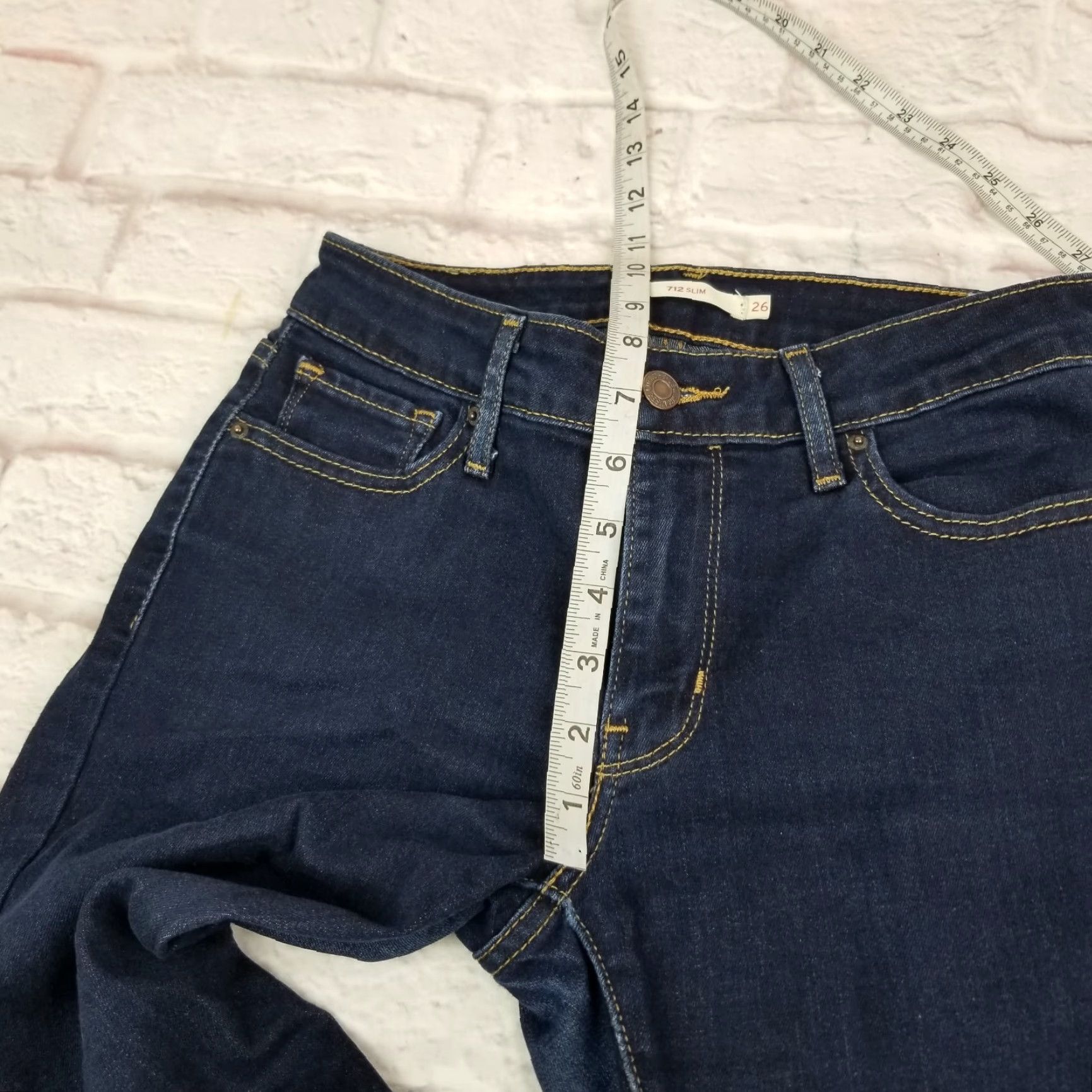Levi's Levi's 712 Jeans Slim Juniors Teens Size 26 Dark Wash Low Rise Denim Blue Skinny 5-Pocket Boys? Size ONE SIZE - 6 Thumbnail