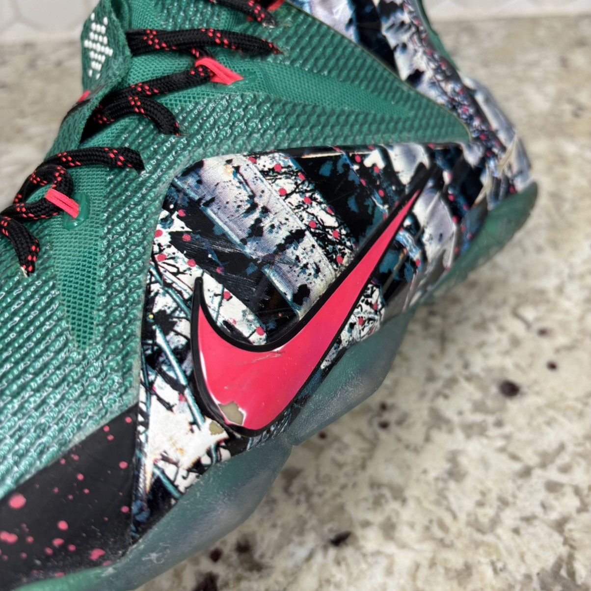 Nike Size 9 - Nike LeBron 12 Xmas Akron Birch Worn OG All Size US 9 / EU 42 - 13 Thumbnail