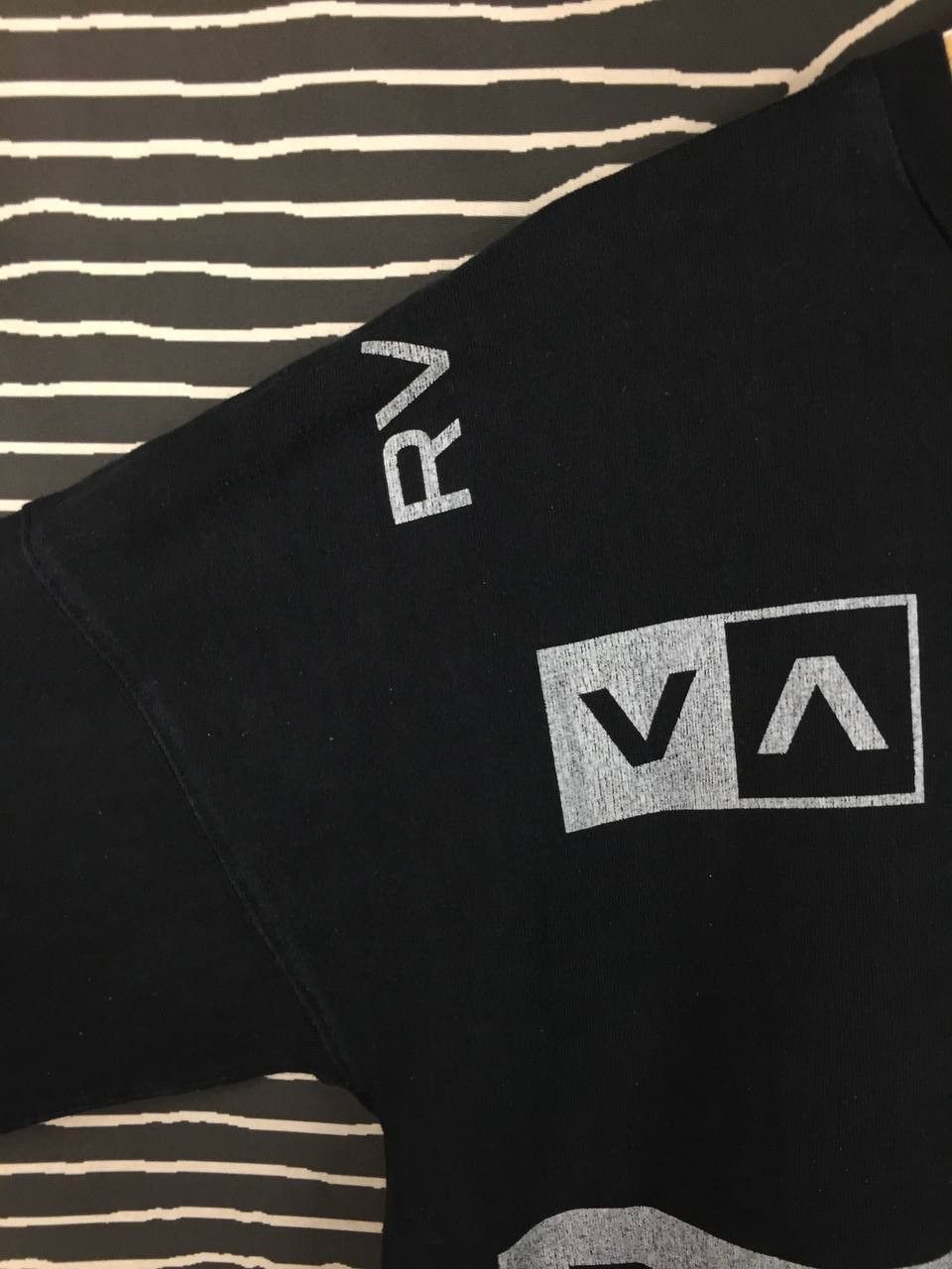 RVCA RVCA Artist Network Program Big Silhouette Long Sleeve Tee Size US L / EU 52-54 / 3 - 4 Thumbnail