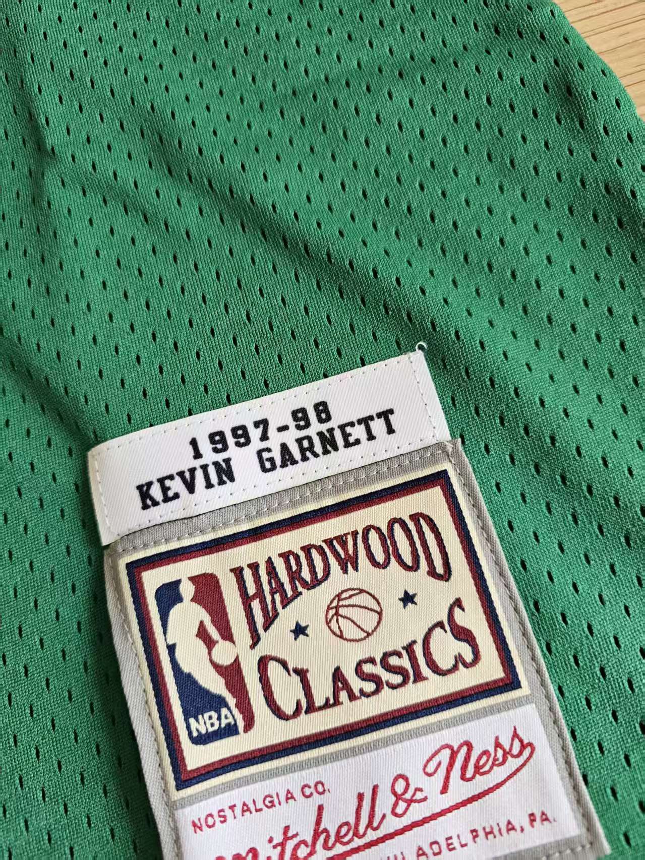 NBA 1997 1998 Minnesota Timberwolves #21 Kevin Garnett Jersey Size US XL / EU 56 / 4 - 3 Thumbnail