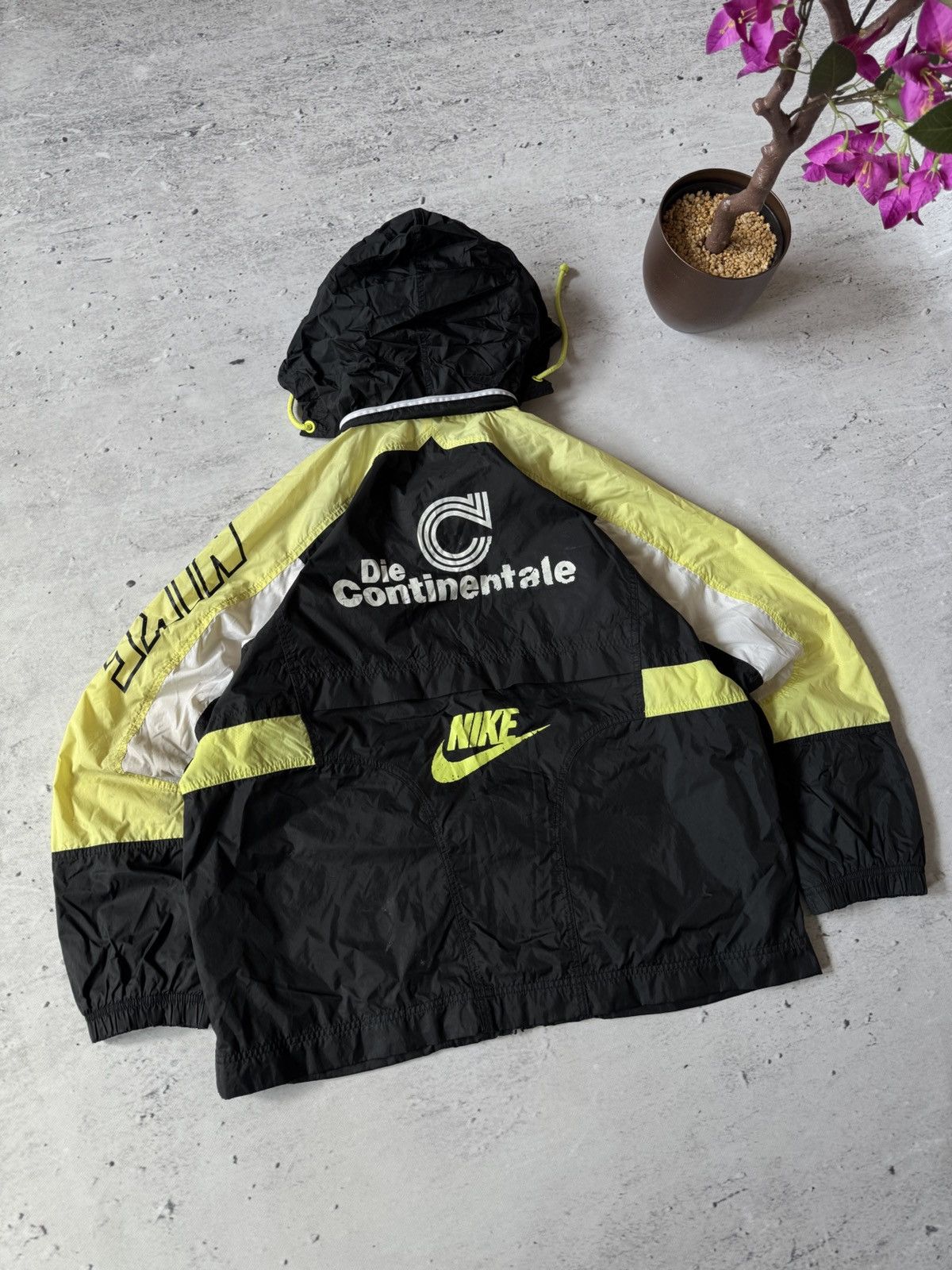 Japanese Brand × Nike × Vintage NIKE BORUSSIA DORTMUND VINTAGE BASIC LOGO BAGGY LIGHT JACKET Size US L / EU 52-54 / 3 - 2 Thumbnail