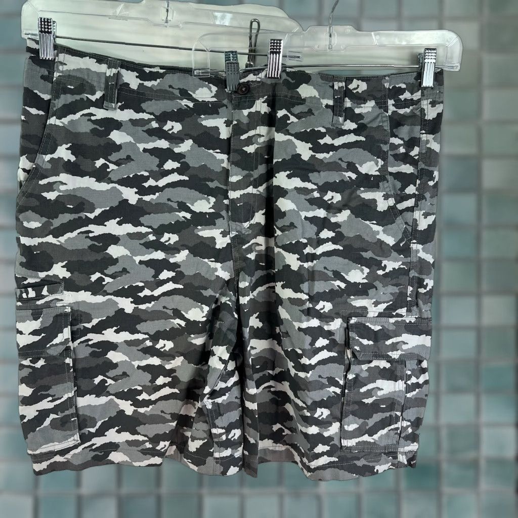 Vintage VINTAGE Magellan Cargo Shorts Men Size 42 Gray Camouflage Casual Travel Workwear Size US 42 / EU 58 - 1 Thumbnail