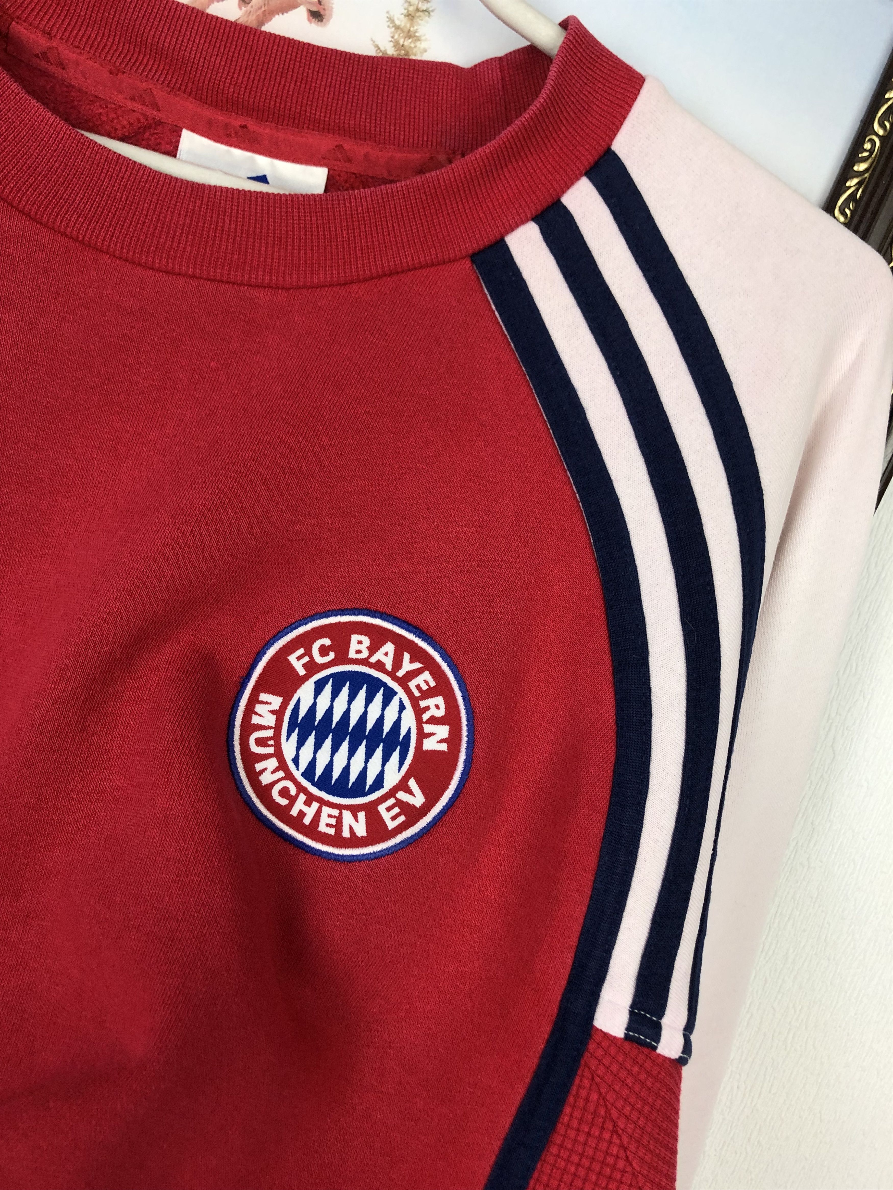 Adidas Vintage Adidas Bayern Munich Football Sweatshirt Crewneck Size US L / EU 52-54 / 3 - 3 Thumbnail